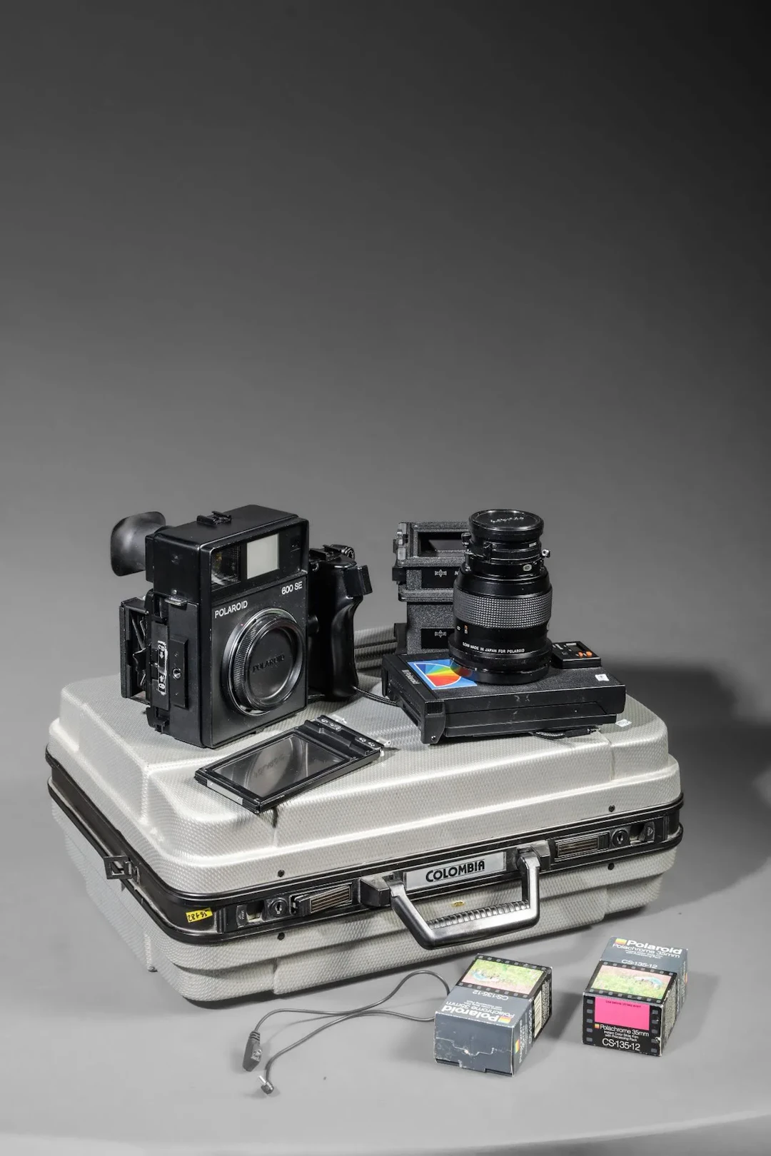 In the case: a Polaroid 600 SE camera with a Mamiya 5.6/150 - Lot 81
