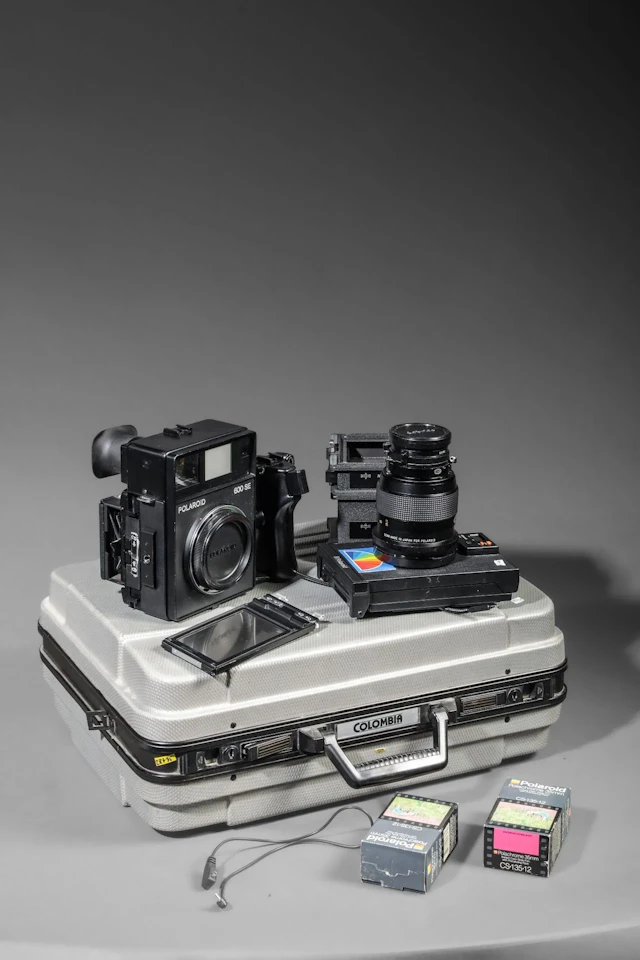 In the case: a Polaroid 600 SE camera with a Mamiya 5.6/150 - Lot 81
