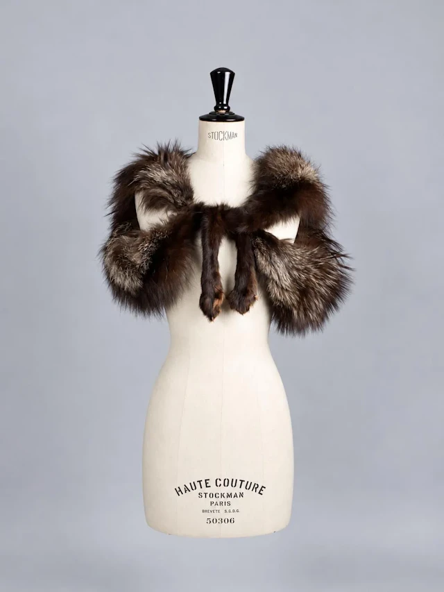 Black-and-white fox fur stole - Lot 141