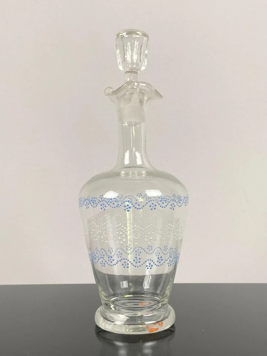 Night carafe in blown glass with corolla-shaped neck with wh - Lot 102