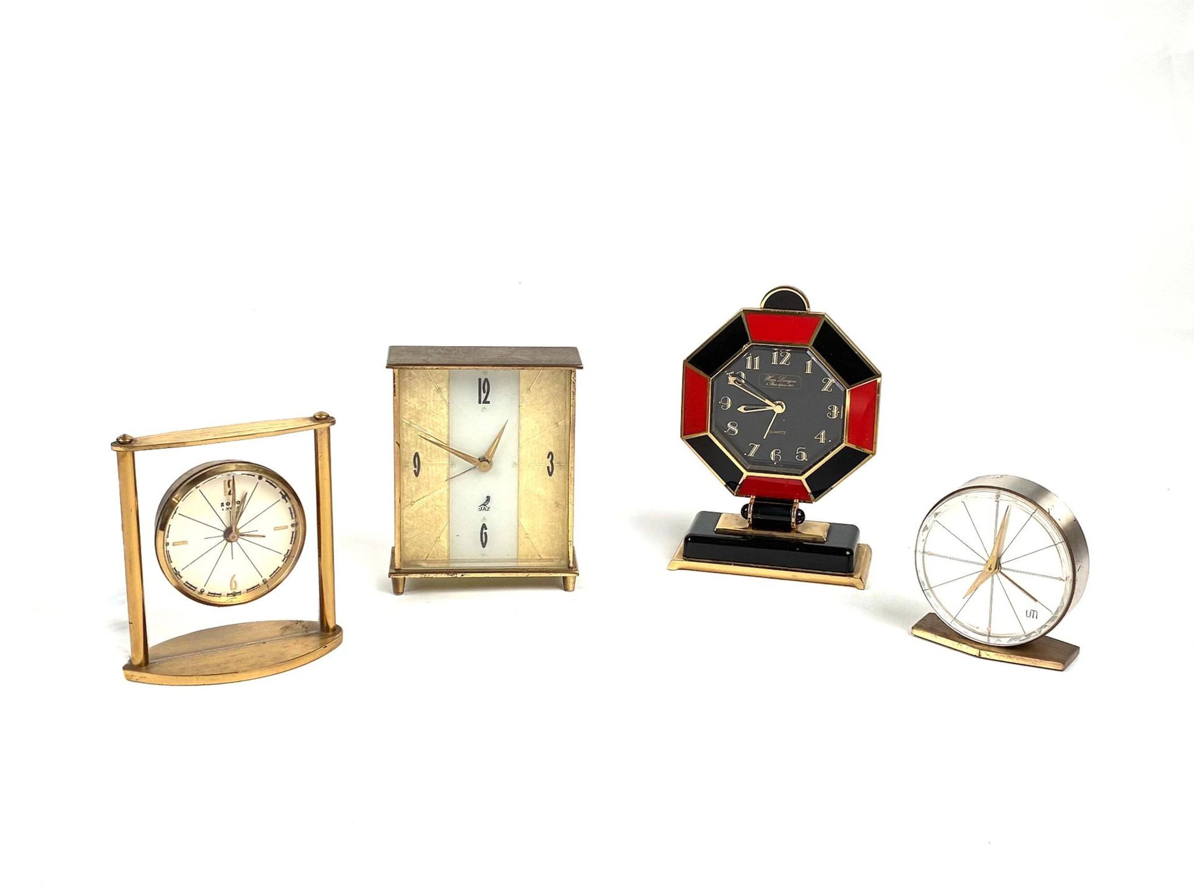 Set of four table clocks including a black-and-red enameled - Lot 119