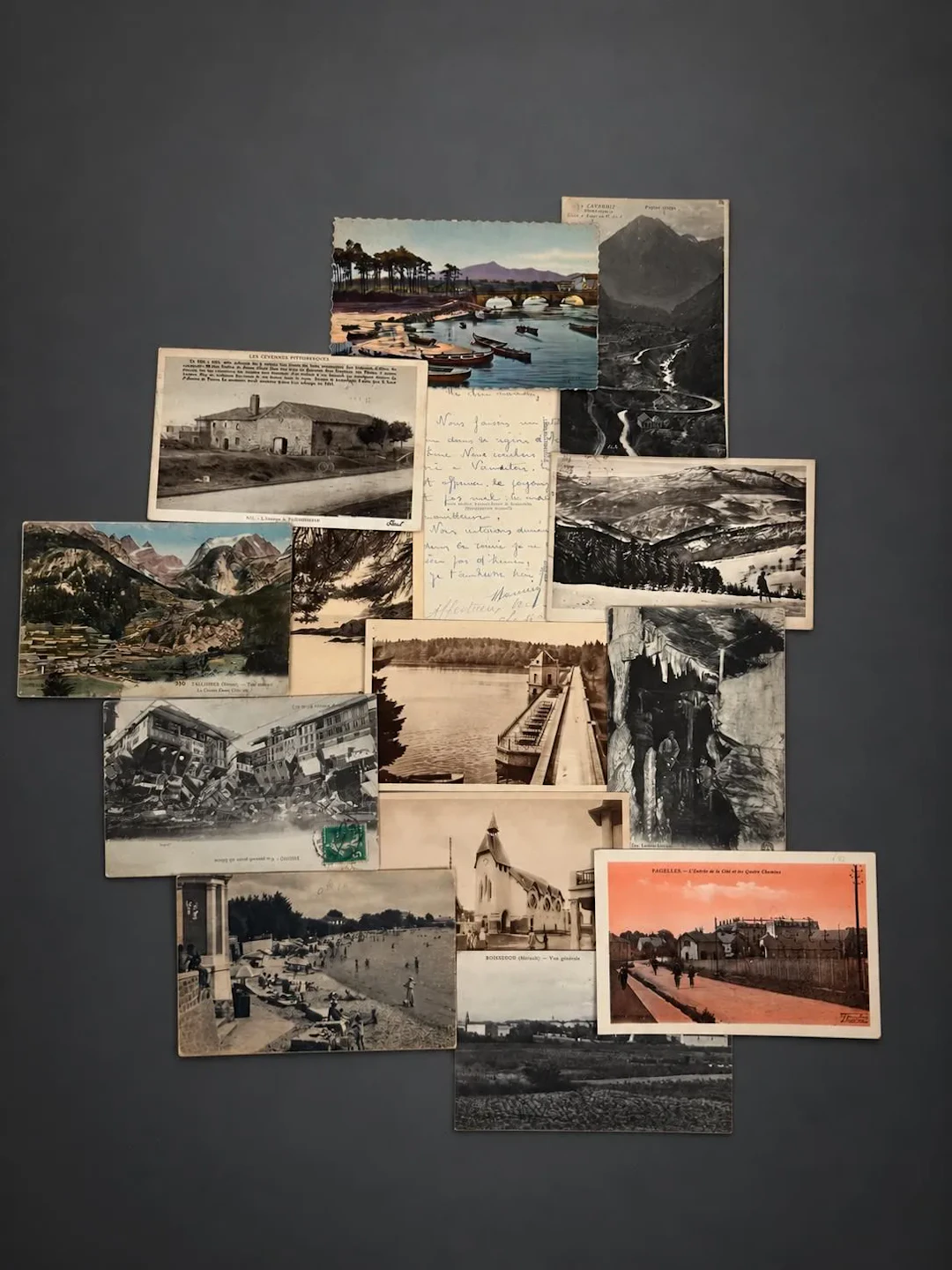 A box of postcards containing approximately 500 cards on var - Lot 110