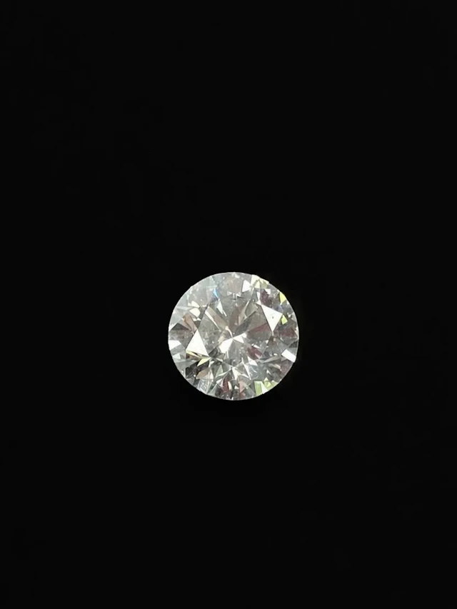 Round brilliant-cut diamond on paper weighing approx. 1.53 c - Lot 201