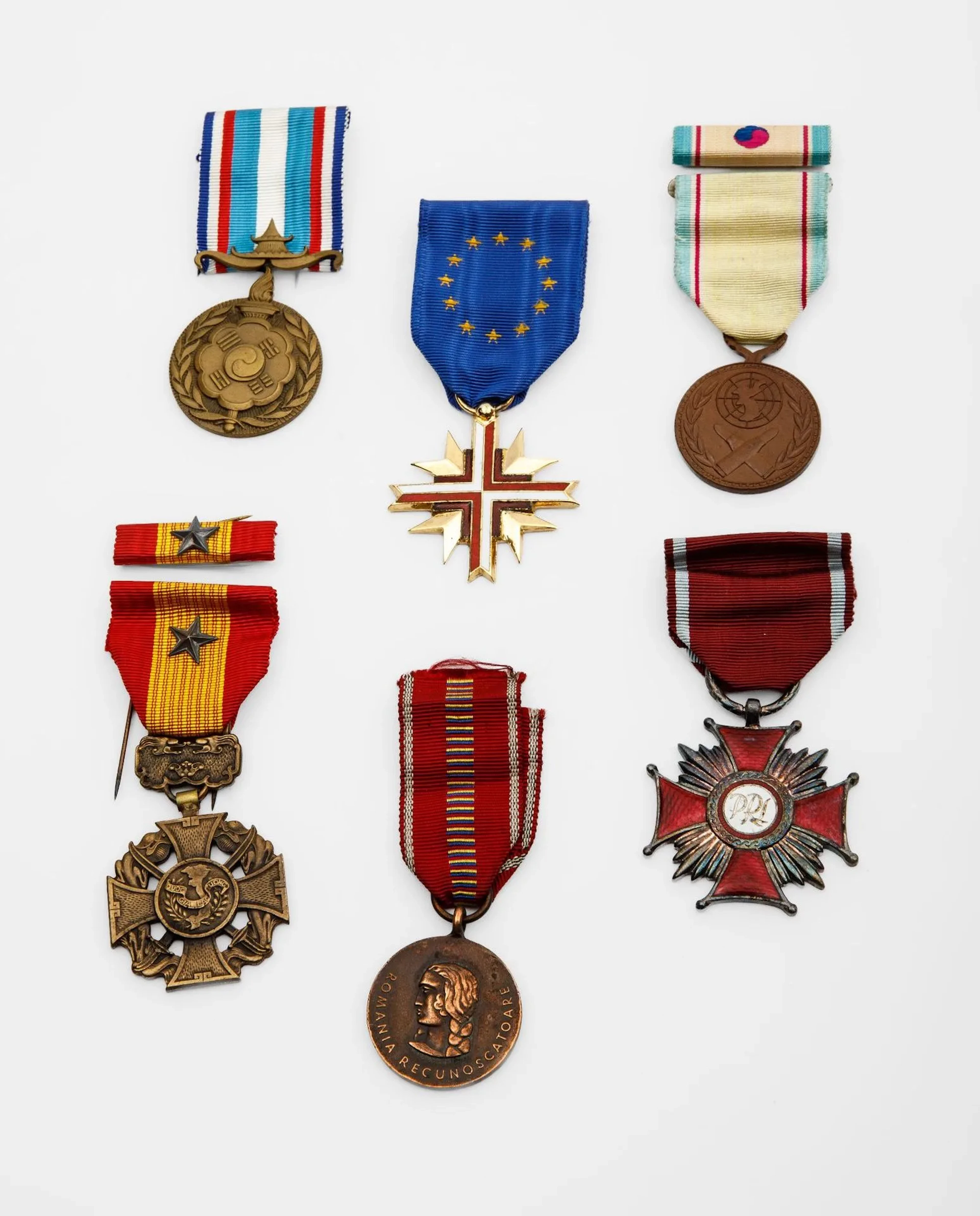 Set of foreign decorations. - Lot 369