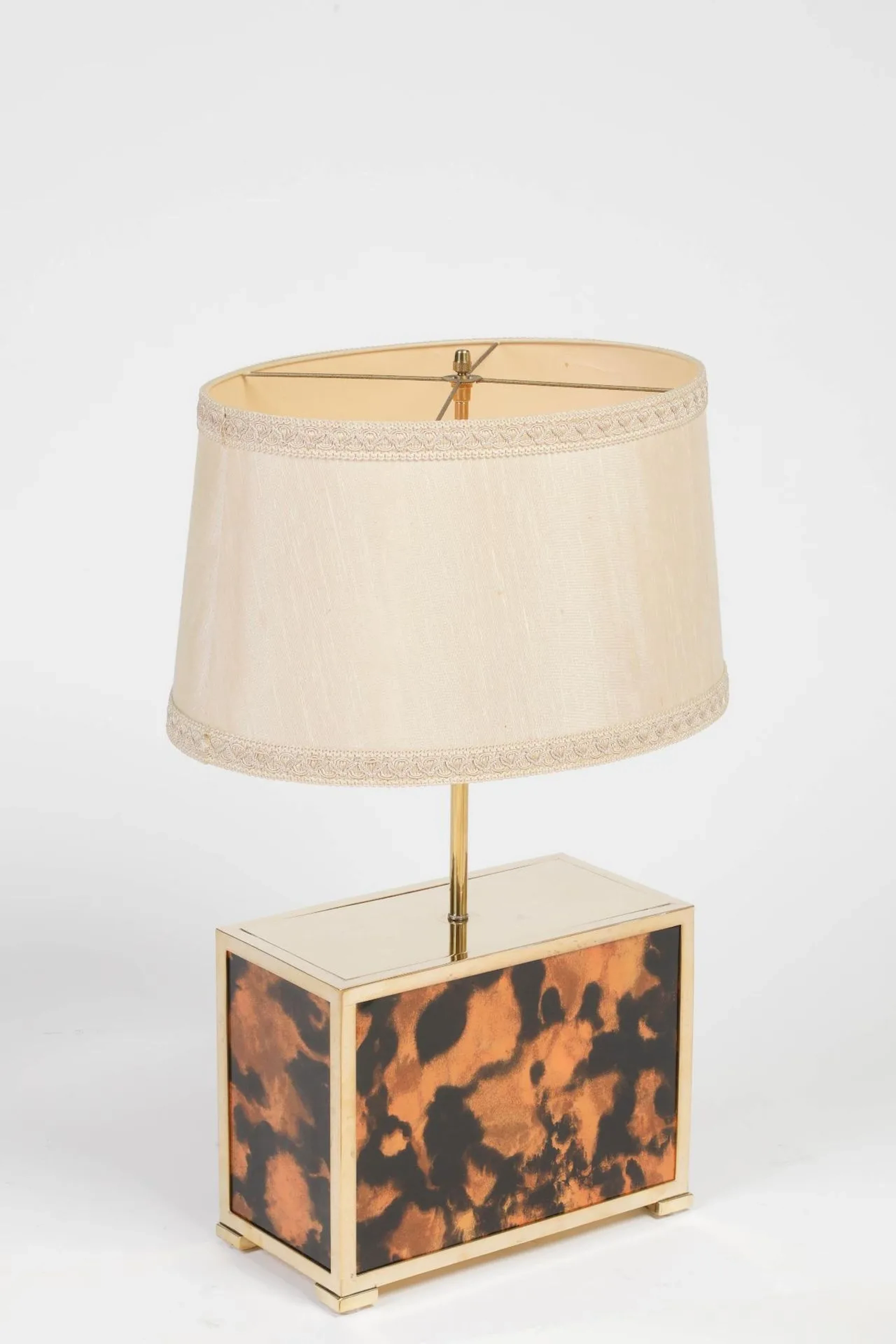 Rare handmade wooden lamp with solar flare design in Plexigl - Lot 186