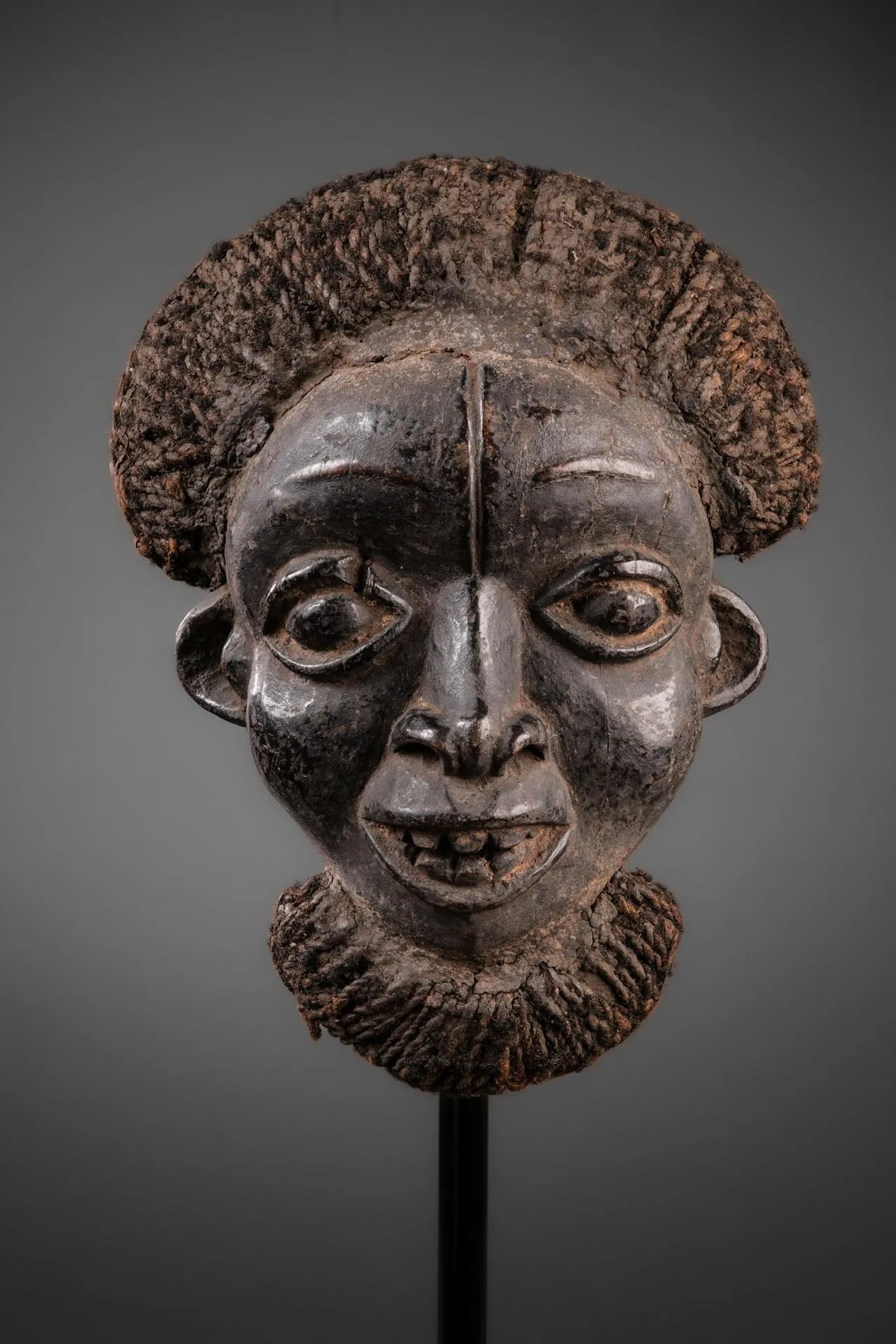 Ancient Bamileke mask, Cameroon - Lot 14