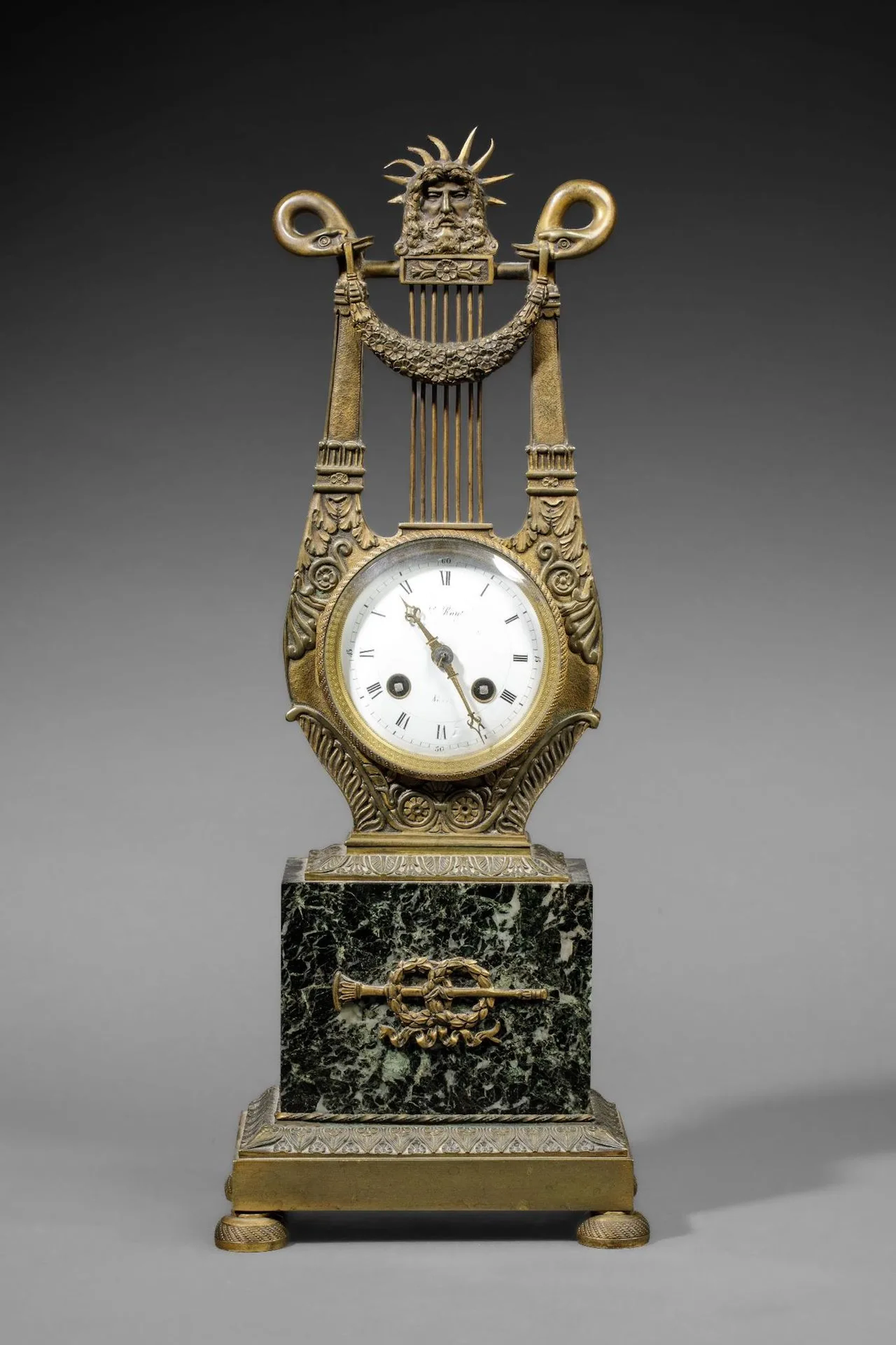 A lyre-shaped clock in gilded bronze and sea-green marble; t - Lot 178