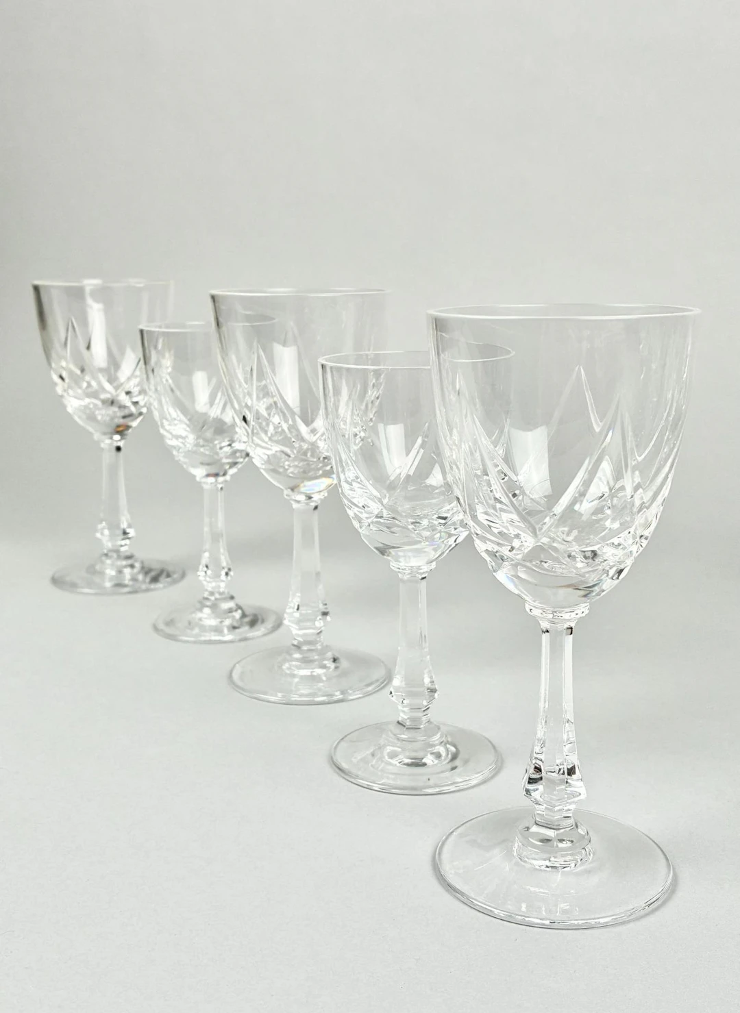 Set of cut glass glasses including - Lot 103