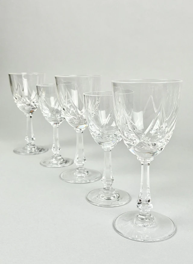 Set of cut glass glasses including - Lot 103