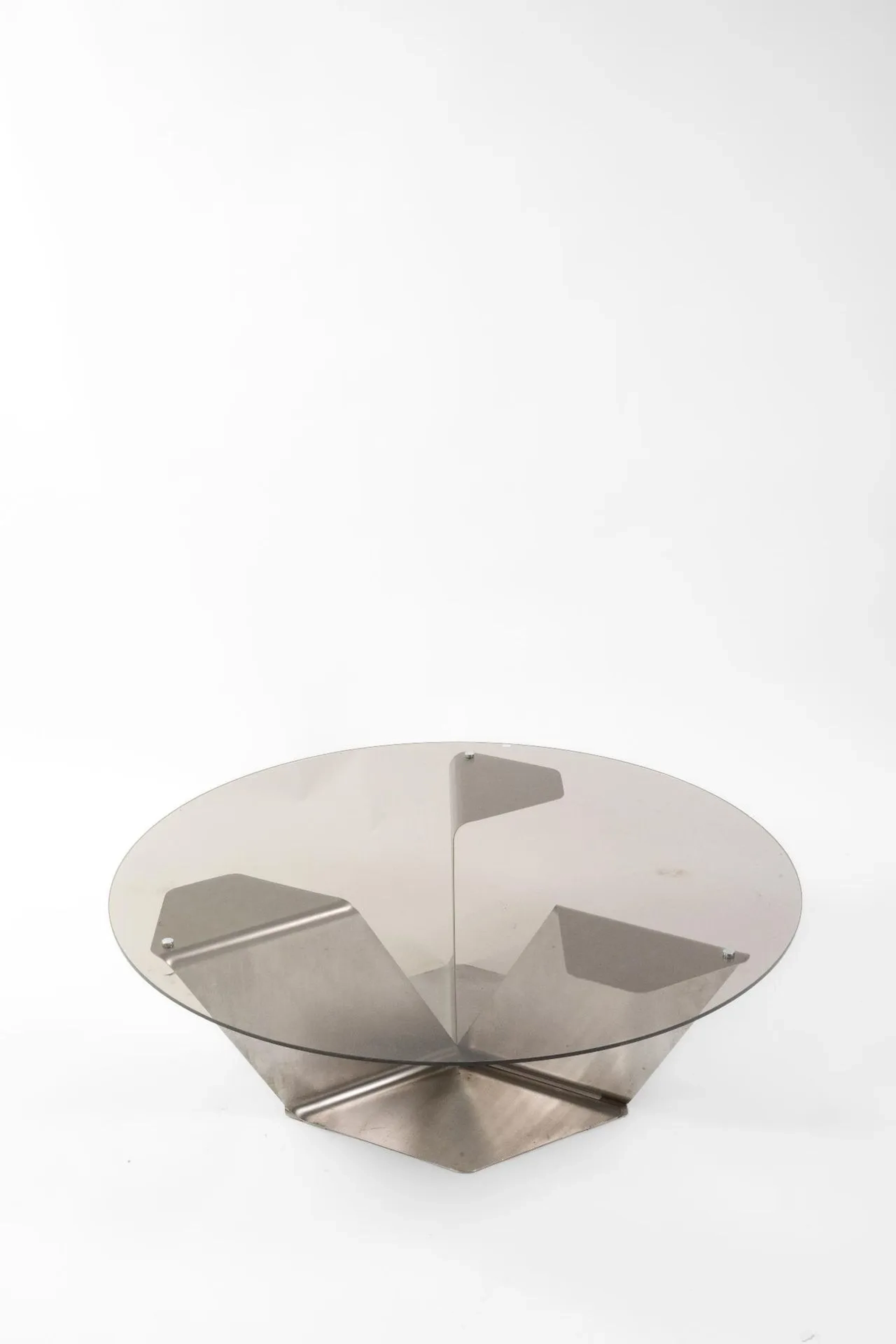 Coffee table with a round smoked glass top and a brushed met - Lot 154