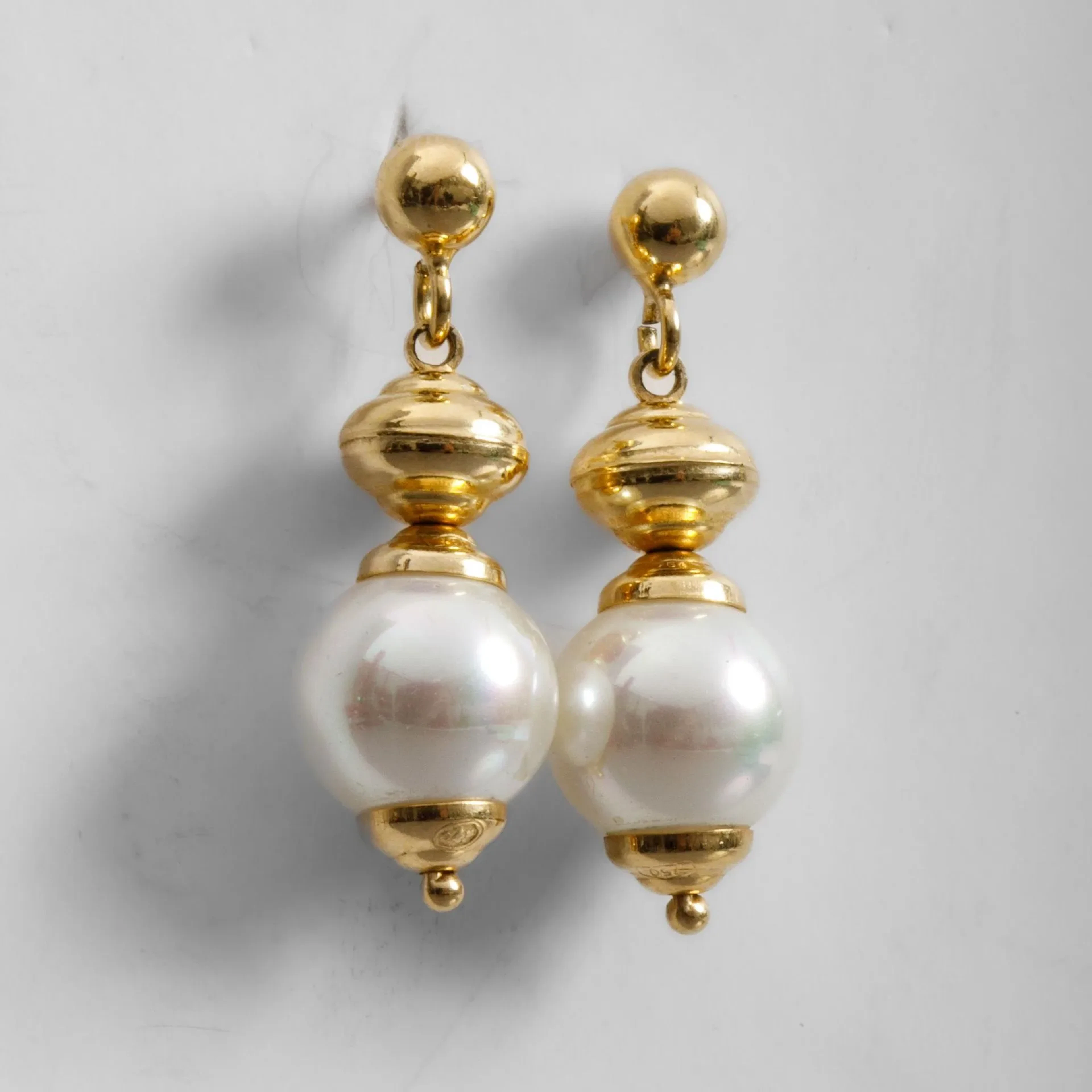 Pair of stud earrings in 750 thousandths yellow gold (eagle - Lot 122