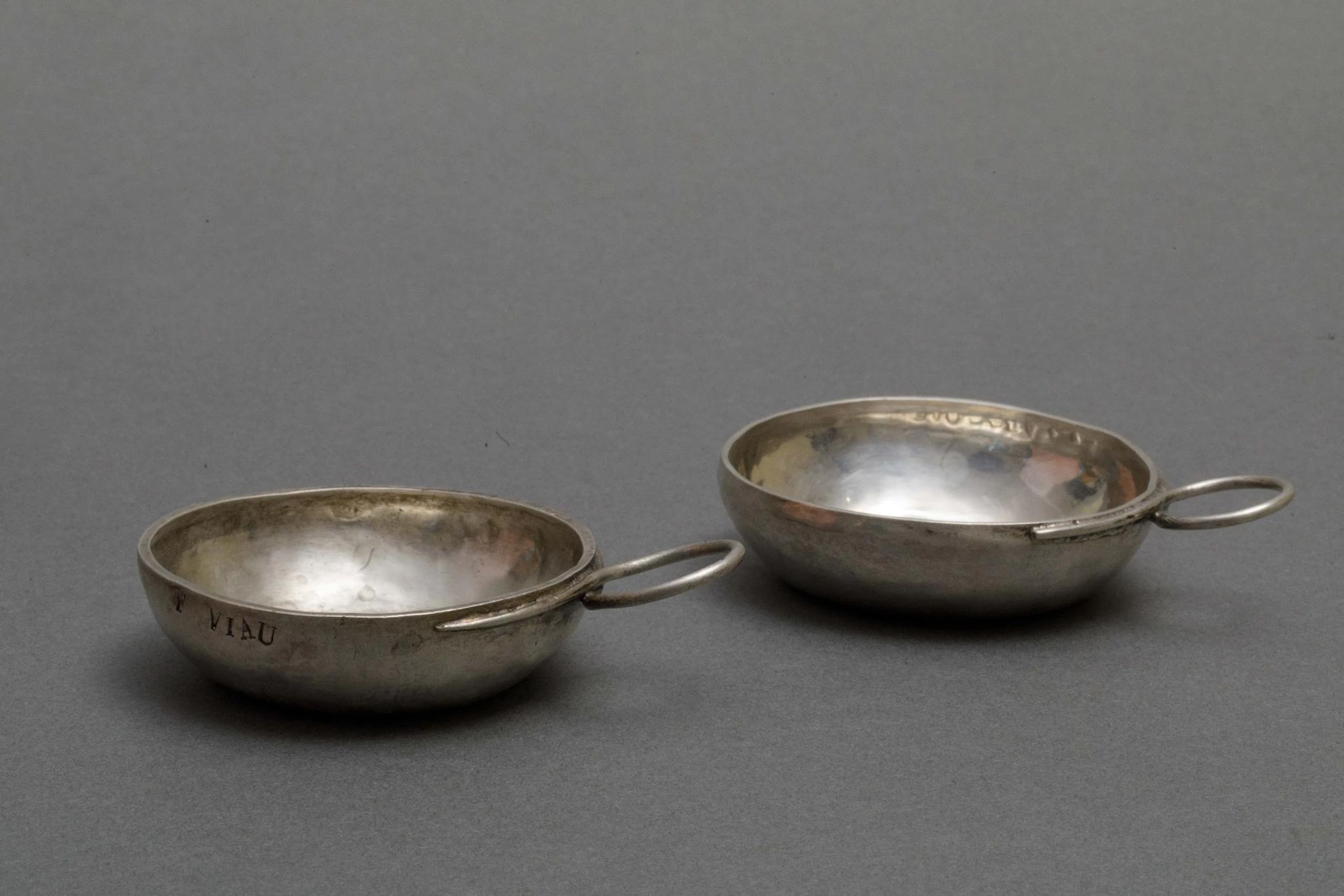 Two 925-th silver wine cups (Minerva hallmark) engraved with - Lot 110