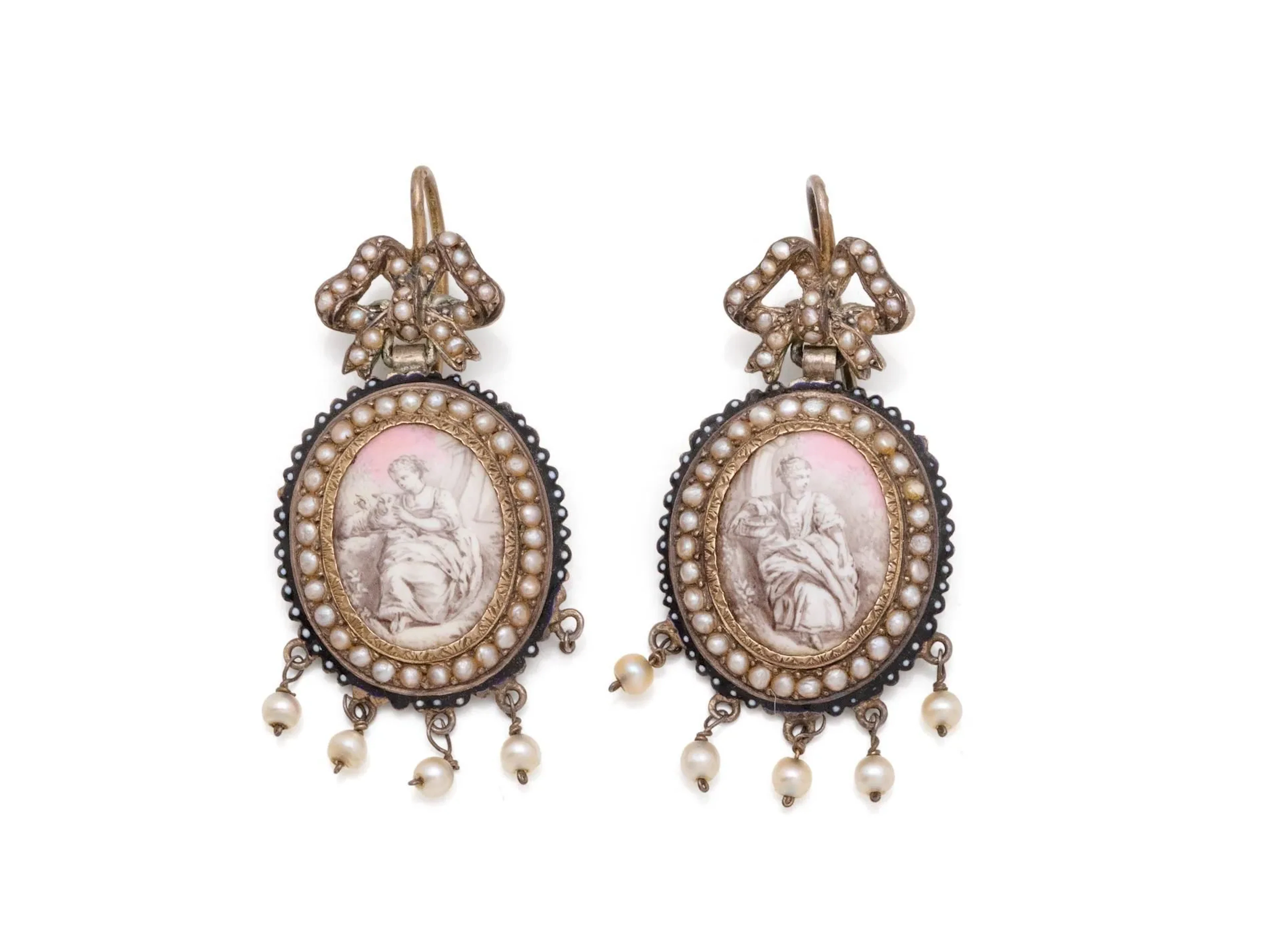 A pair of 800-th vermeil earrings, featuring an oval medalli - Lot 64
