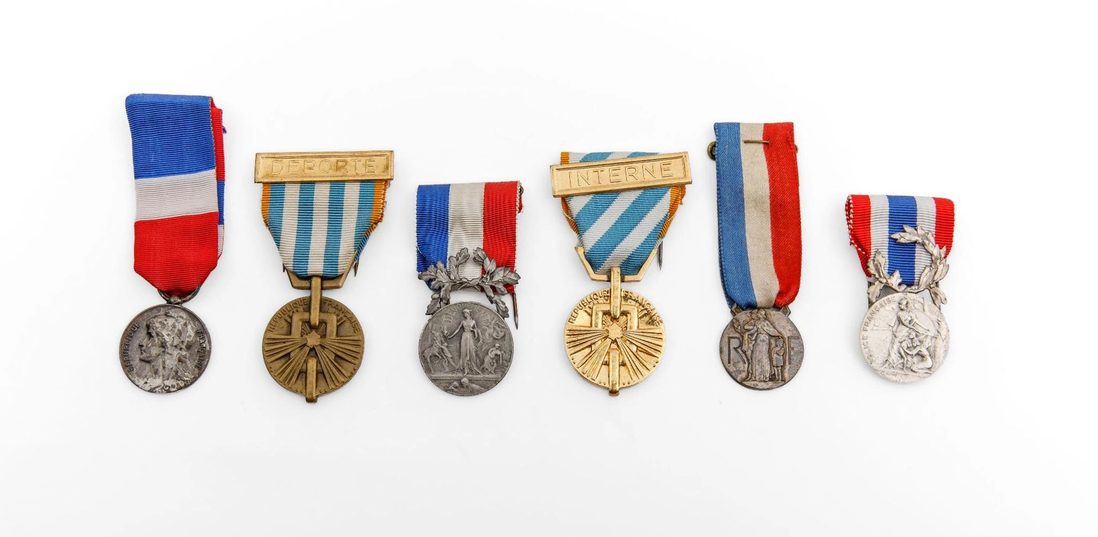 France, Set of Decorations. 20/40 - Lot 359