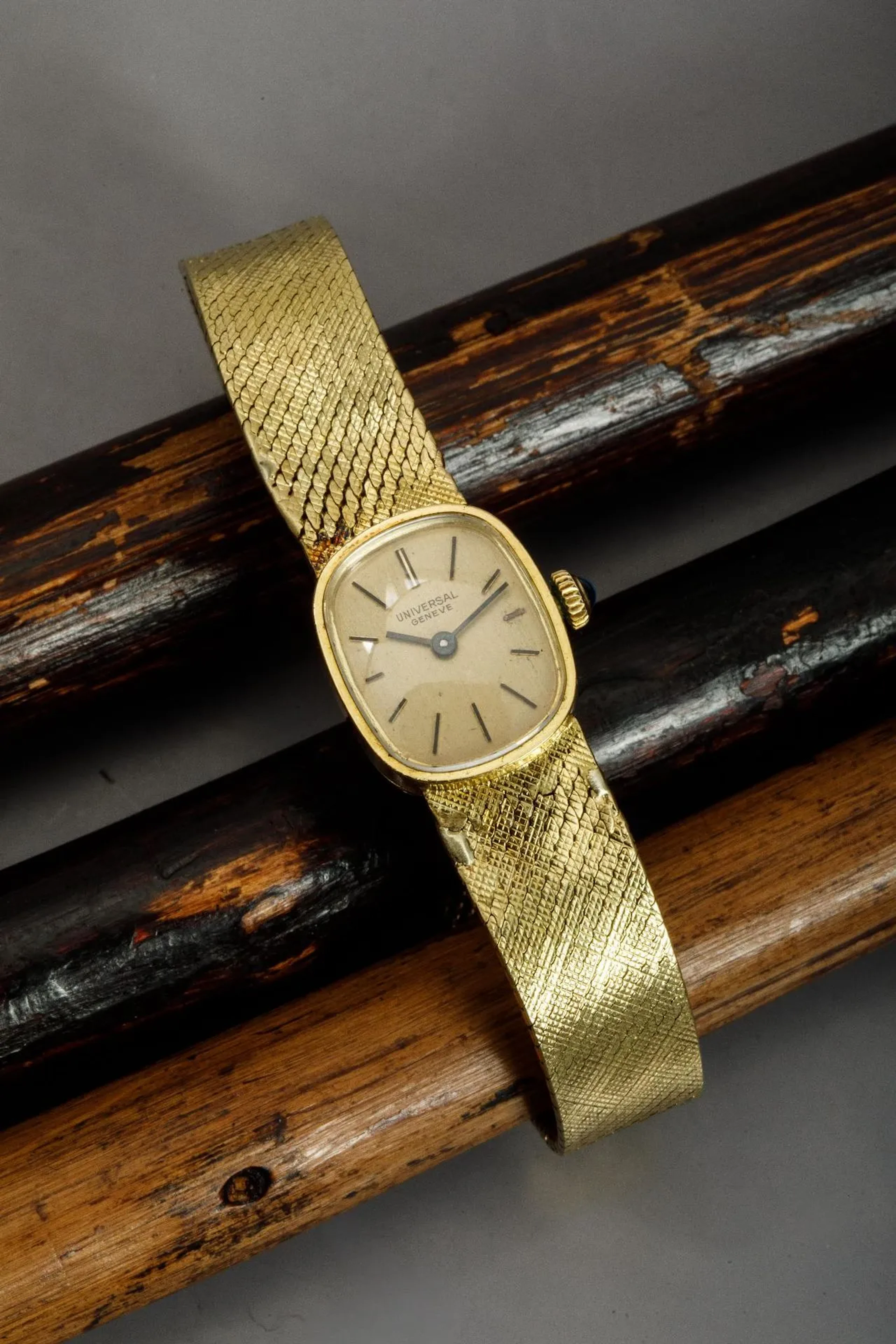 Universal Genève - Lot 64