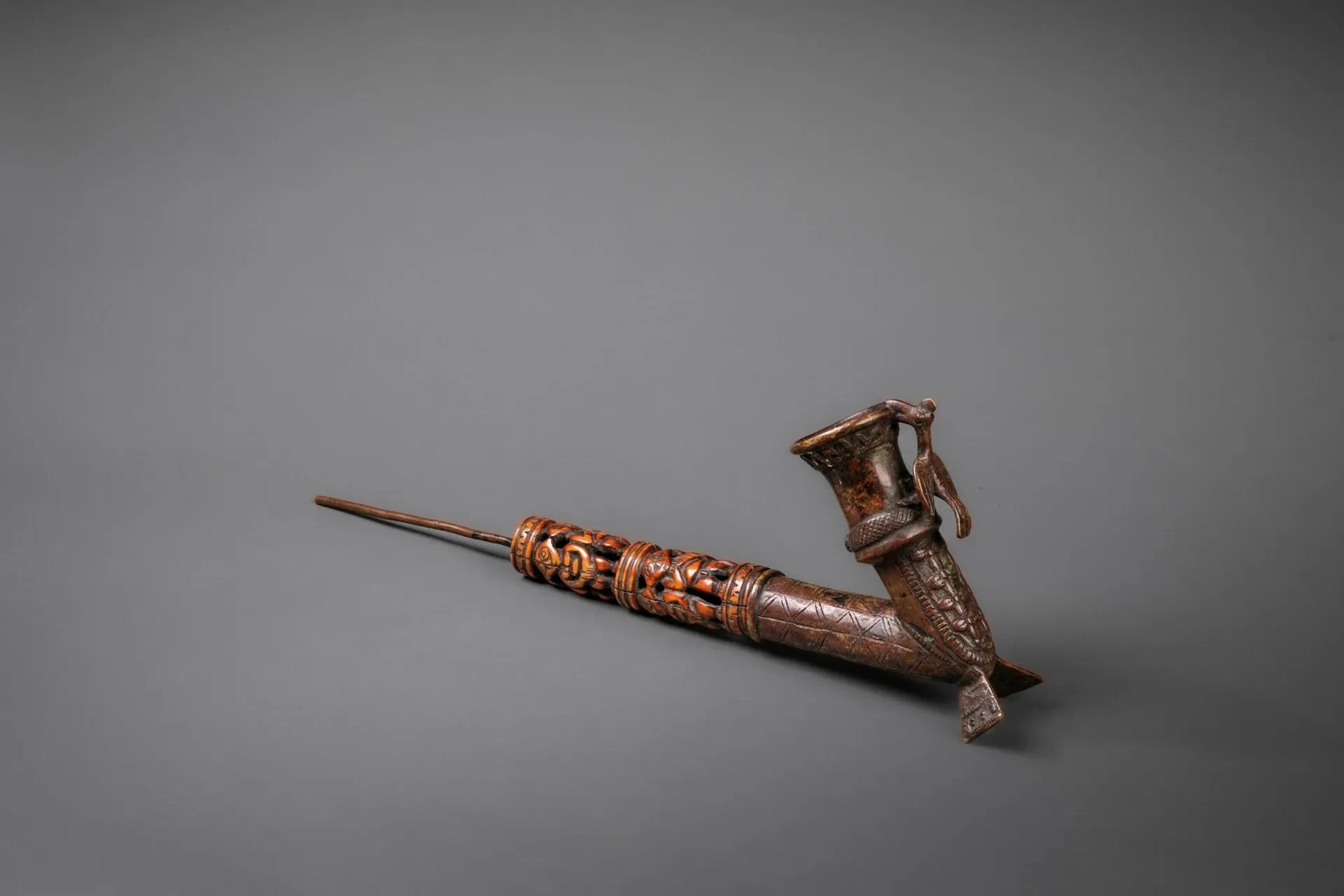 Exceptional Bamiléké royal pipe, Cameroon - Lot 10