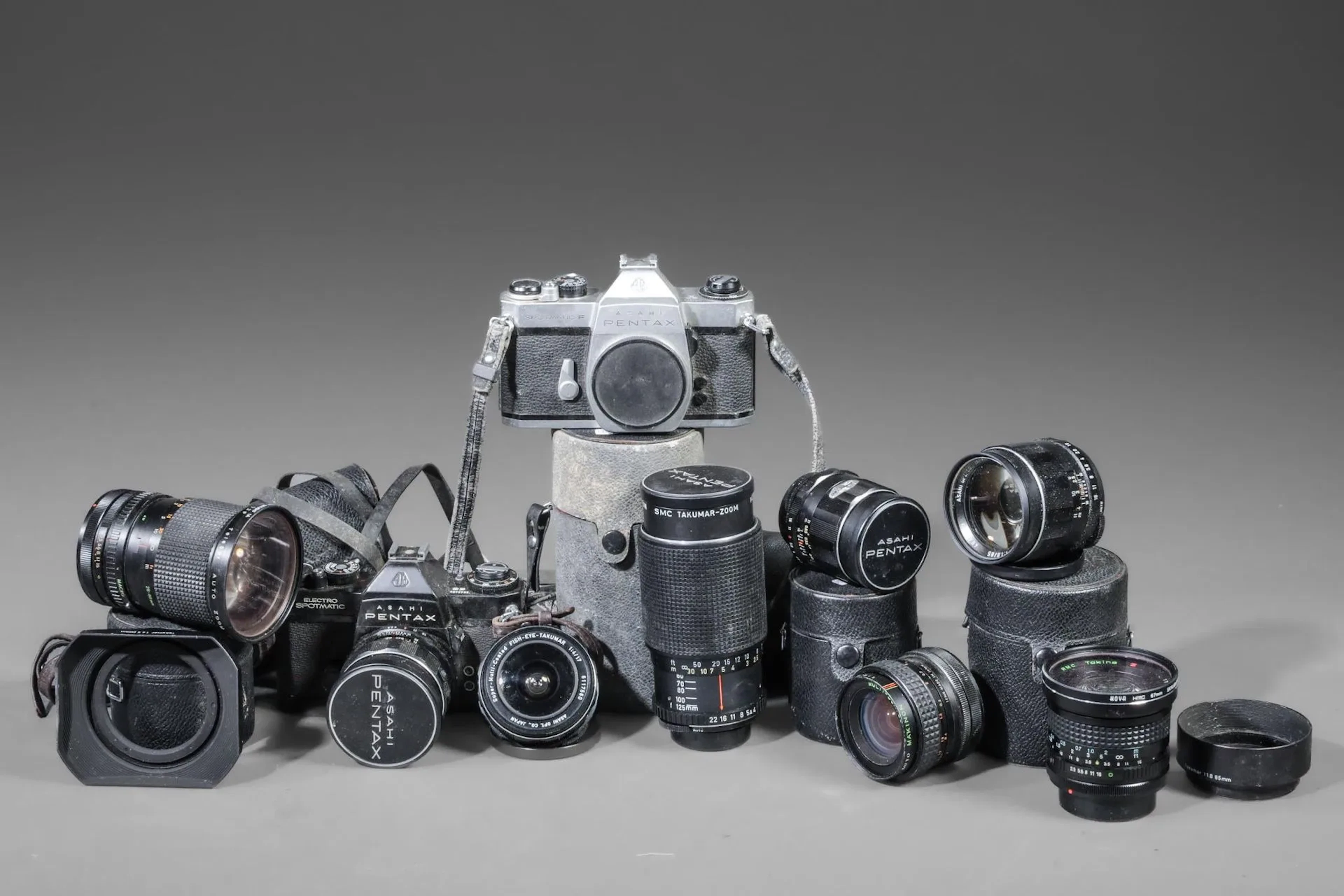 Asahi Pentax and miscellaneous photography equipment set. - Lot 76