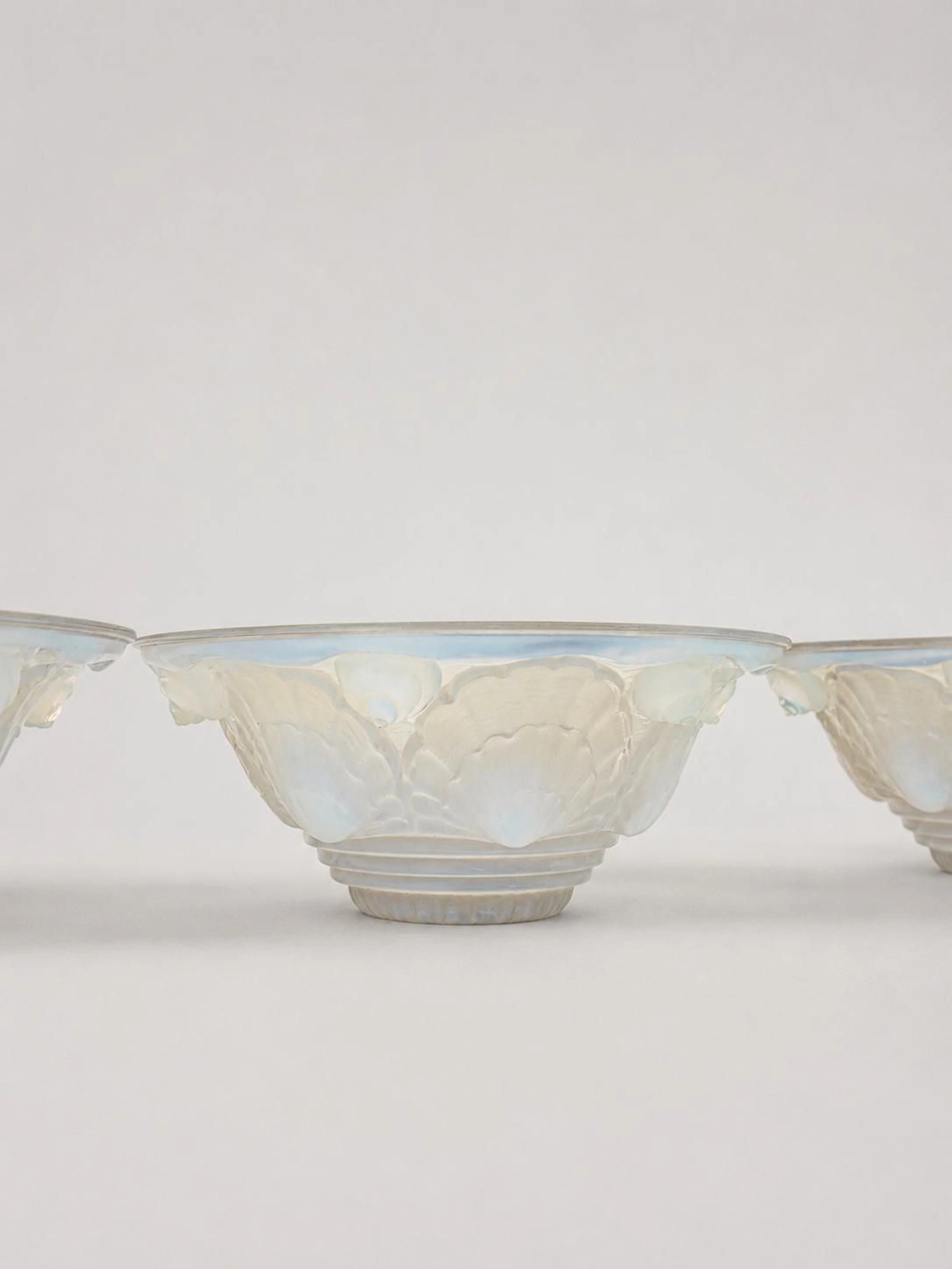 Set of four opalescent pressed-and-molded glass bowls with g - Lot 9
