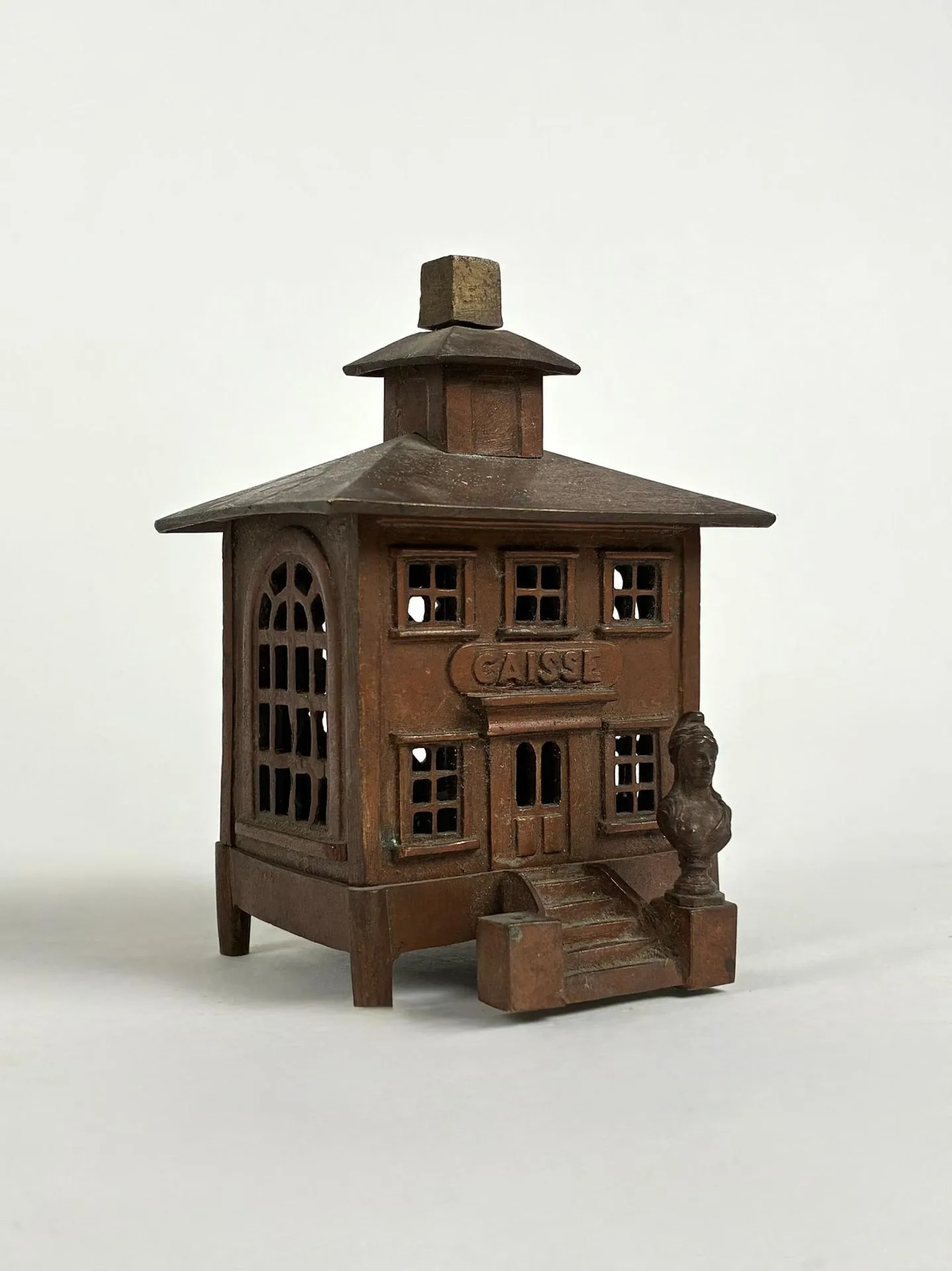 Antique bronze piggy bank with a patina, featuring a medal d - Lot 389