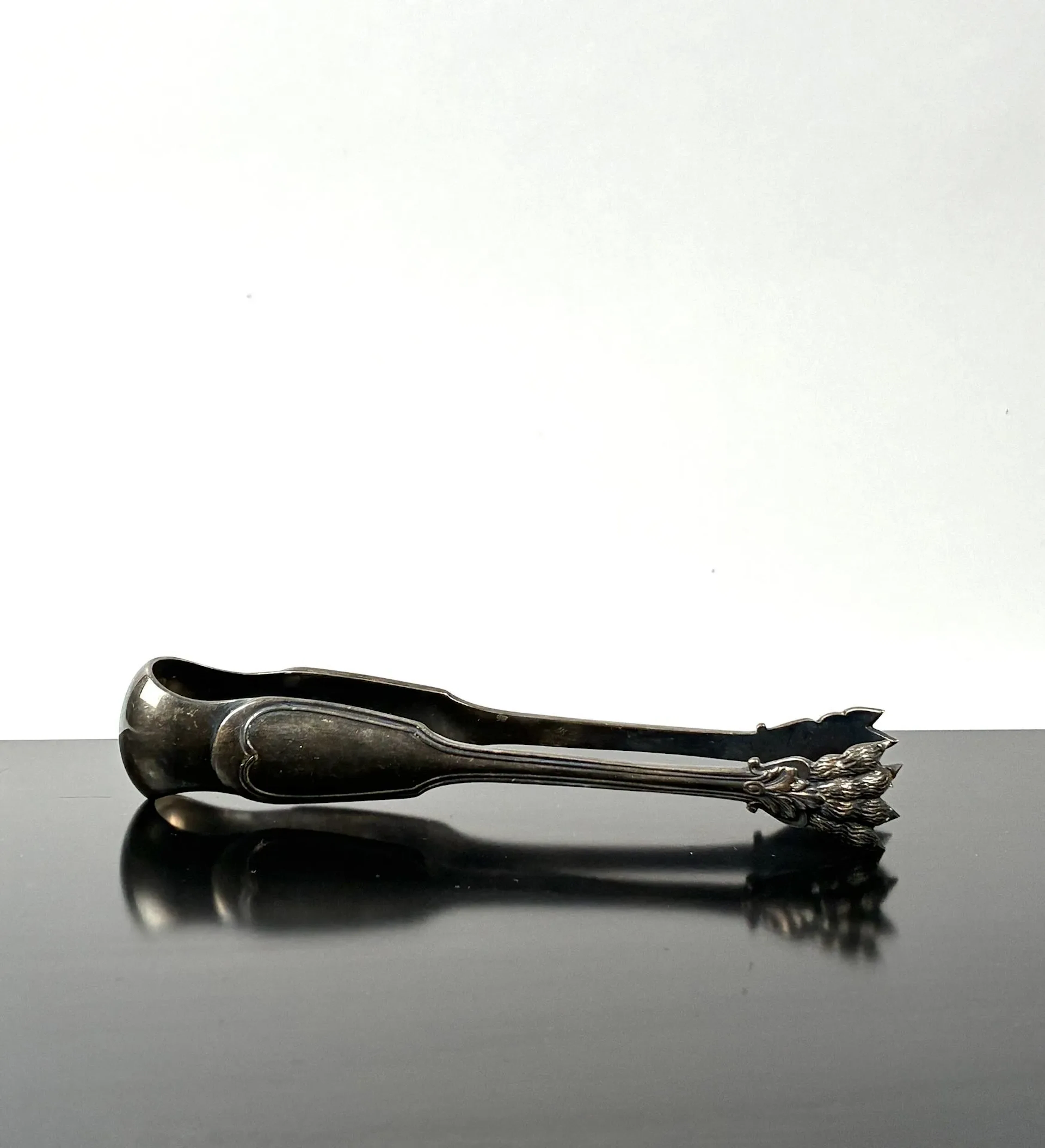 Sugar tongs in 925-thousandth silver, finely chased with a t - Lot 176