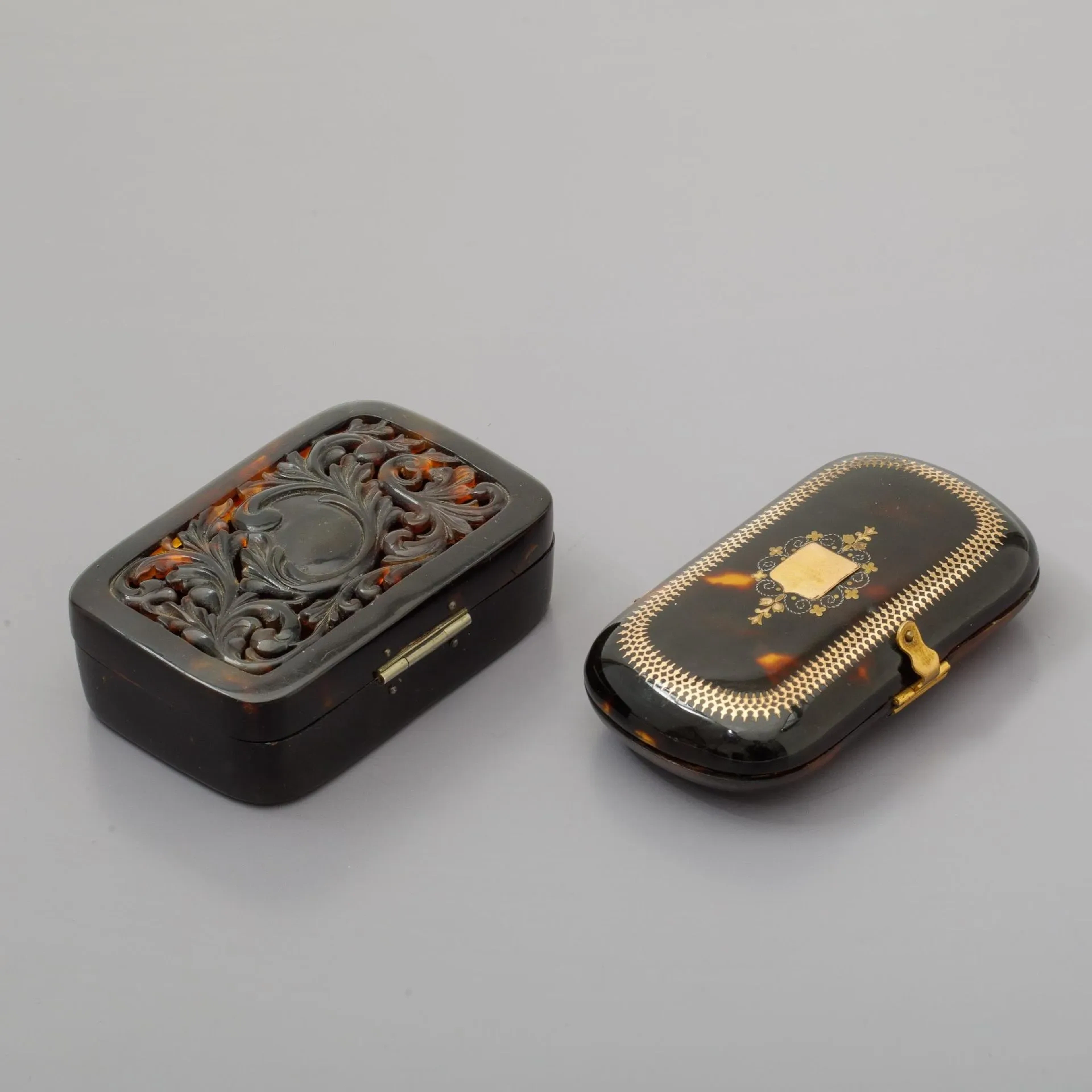 Set of a gusseted purse in horn and gold marquetry with gild - Lot 233