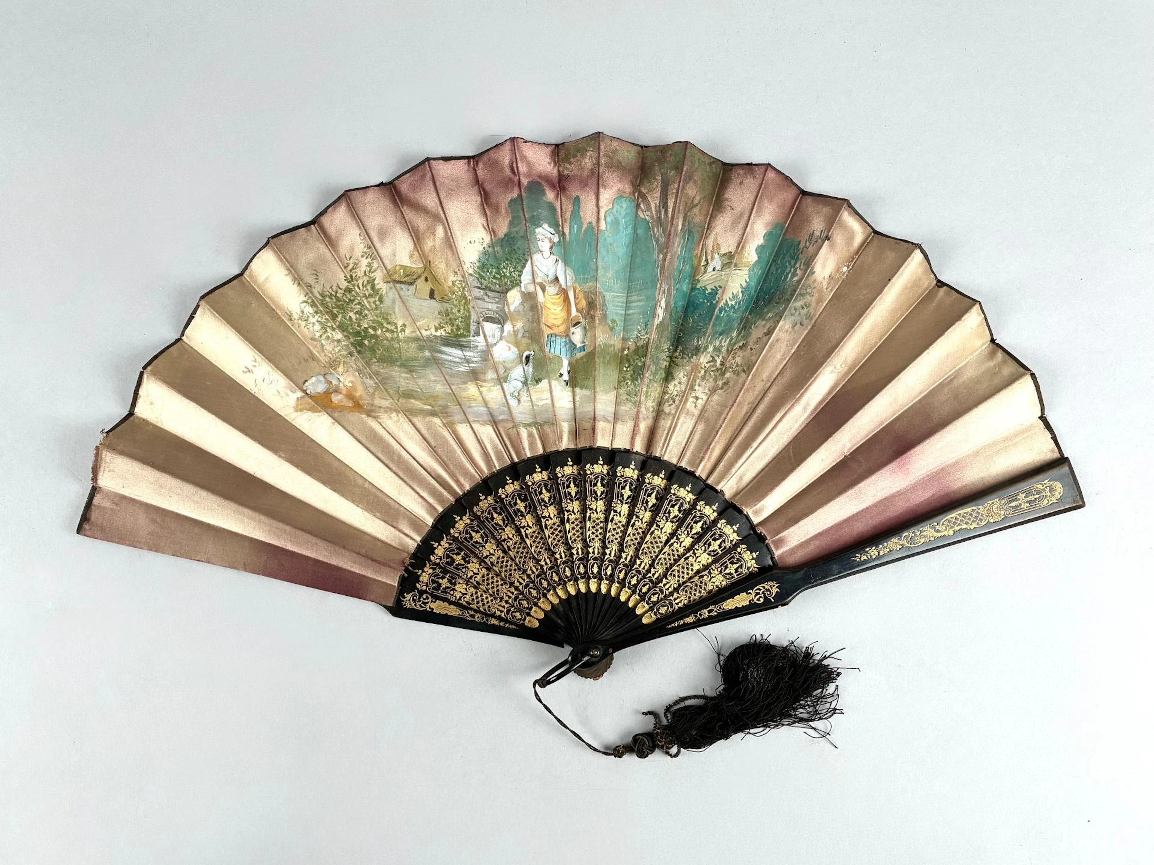 Pink silk fan with a gouache decoration depicting a peasant - Lot 48