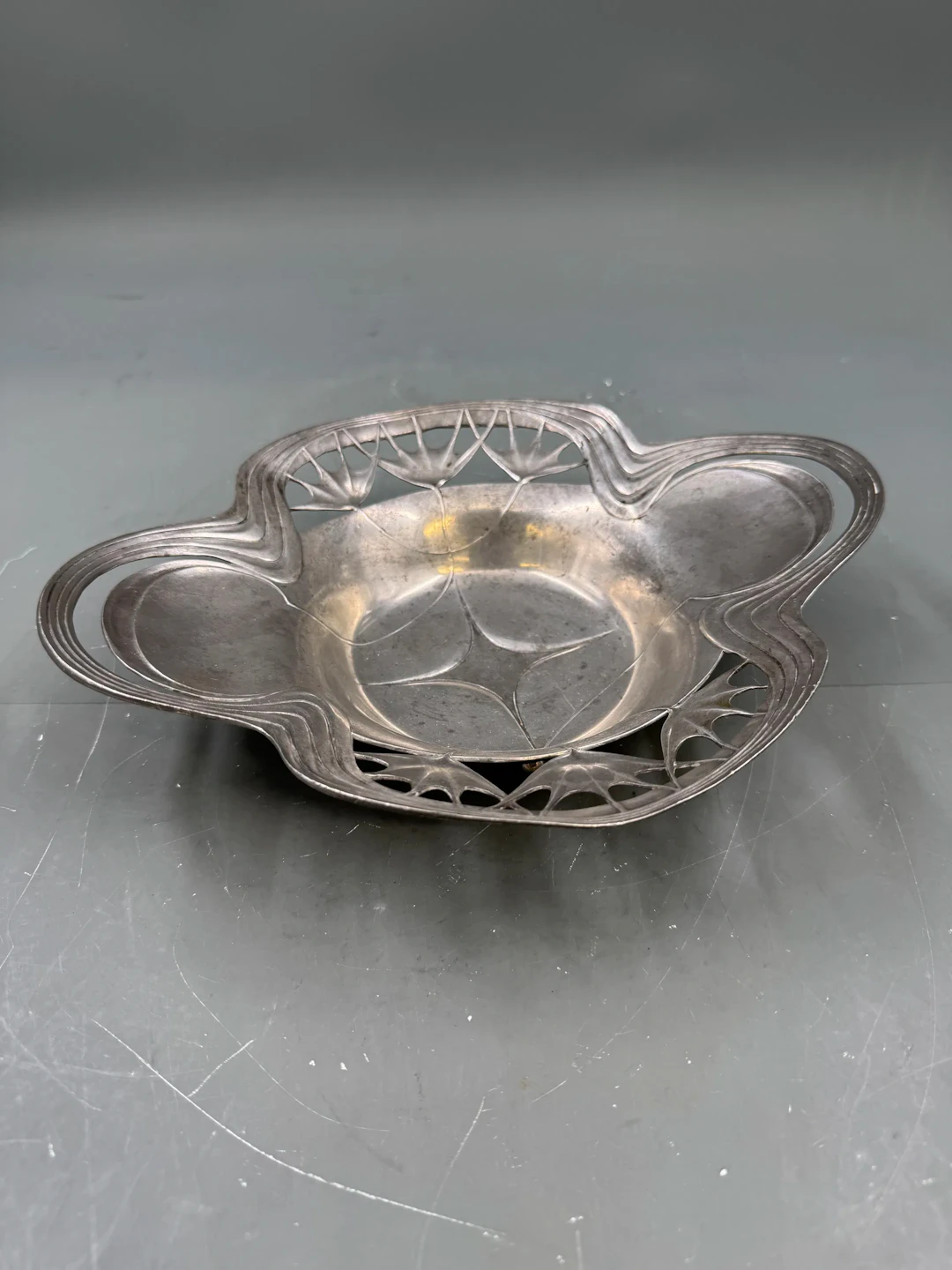 Antik Art Nouveau Jugenstil metallskål tidlig 1900 tallet