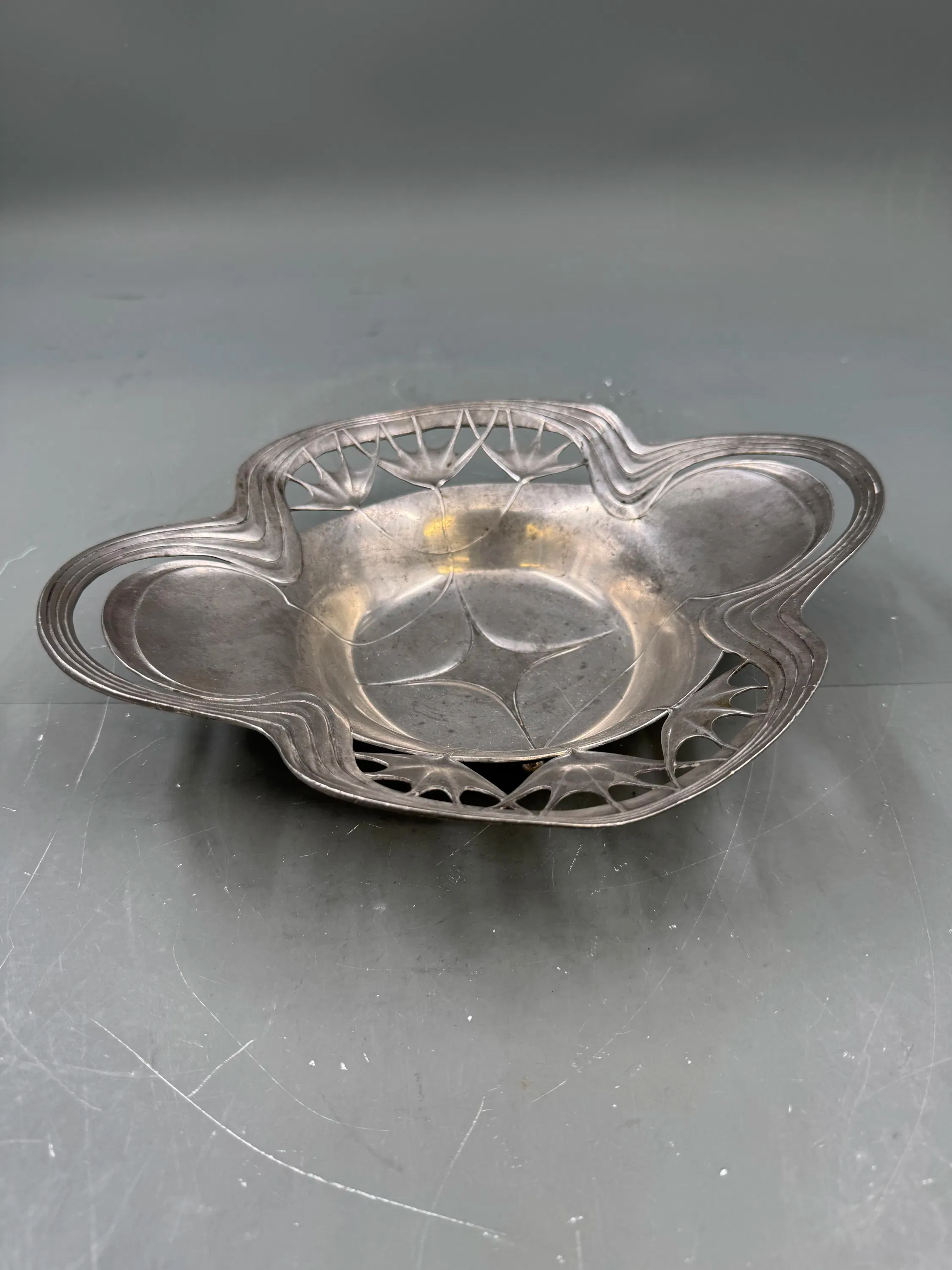 Antik Art Nouveau Jugenstil metallskål tidlig 1900 tallet