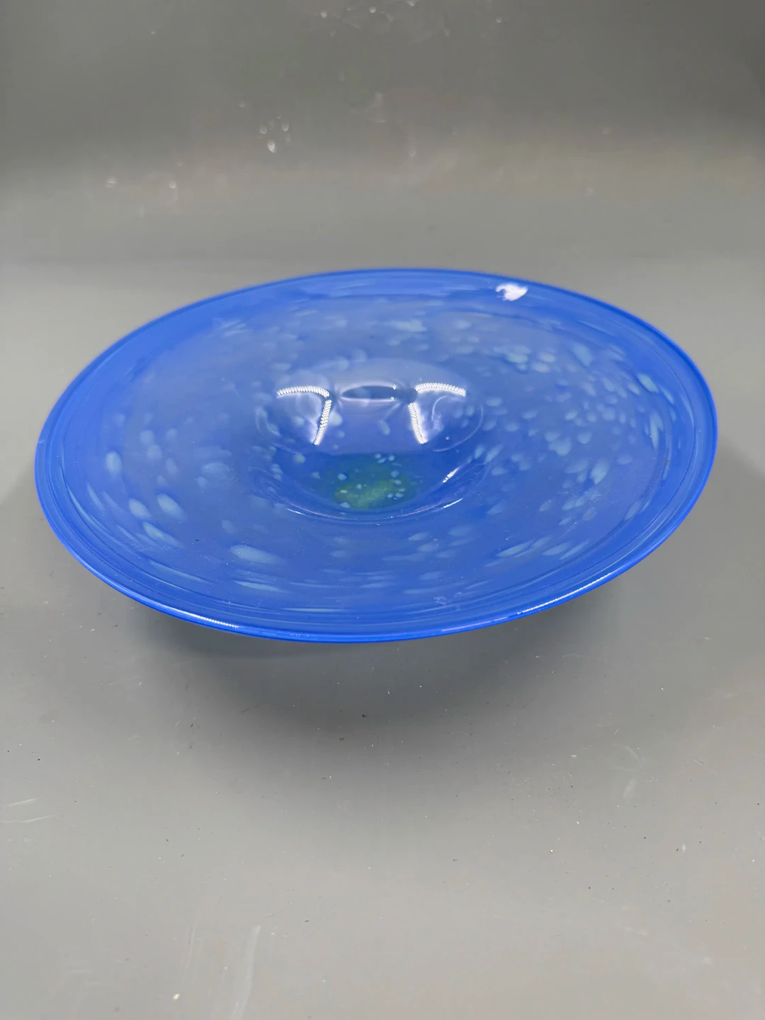 Kunstglassfat signert