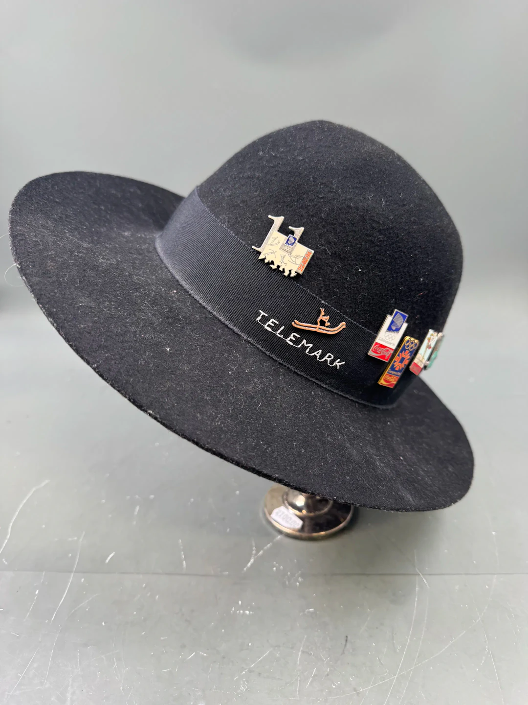 Orginal Telemarkshatt med 6 stk orginal pins