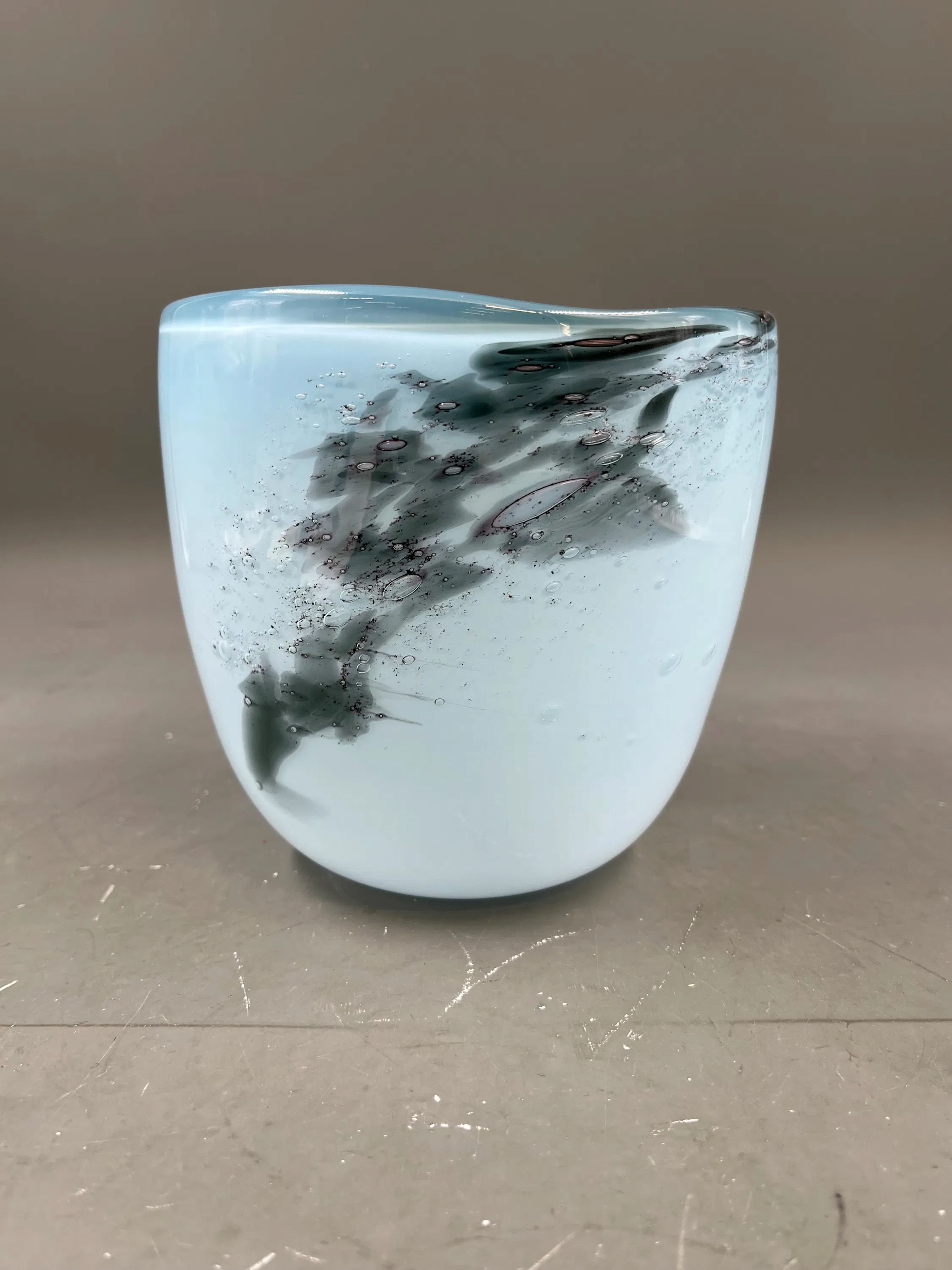 Benny Motzfeldt Plus- Munnblåst kunstglassvase i lyseblå