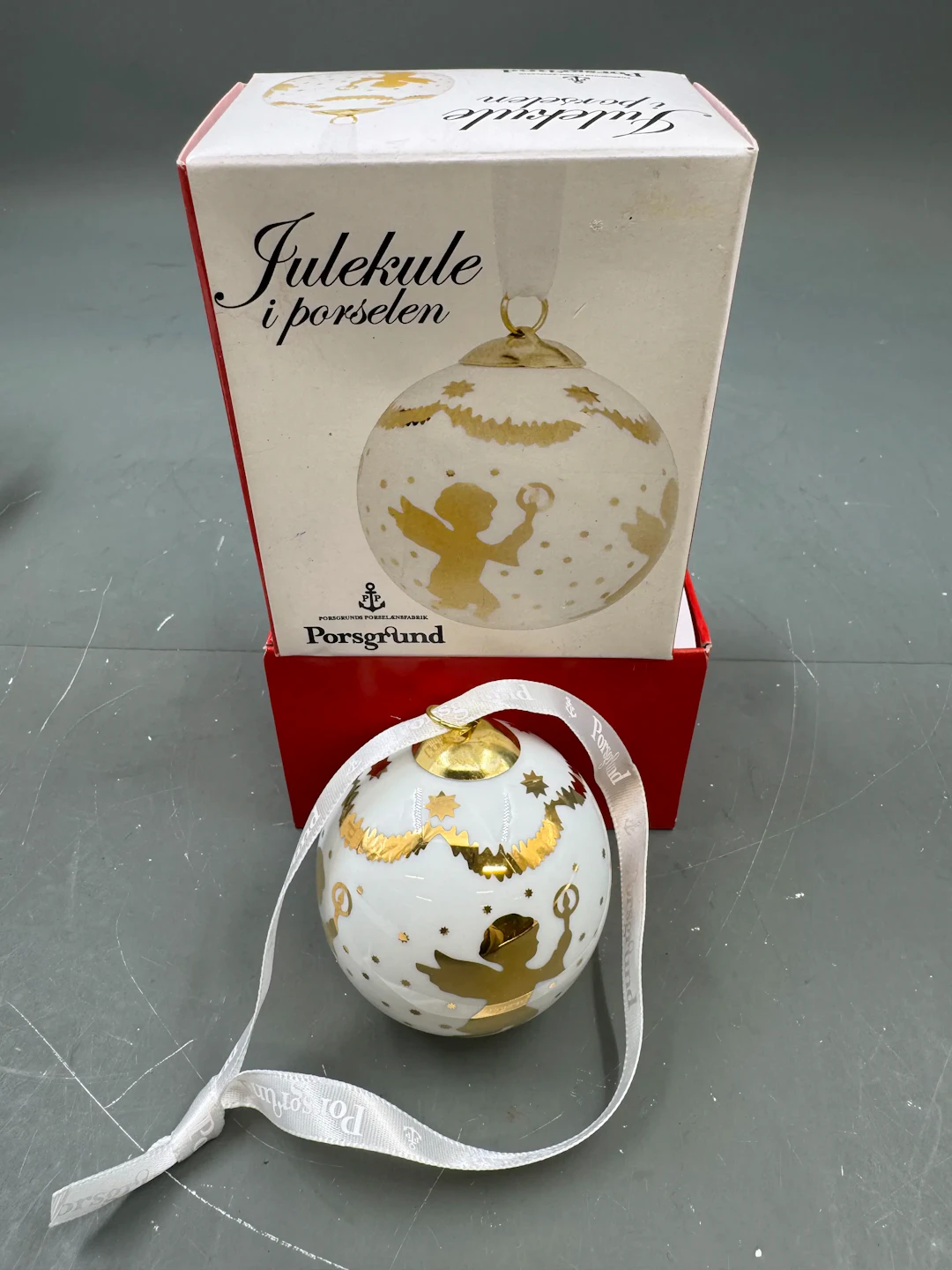 PP- Julekule i porselen i eske