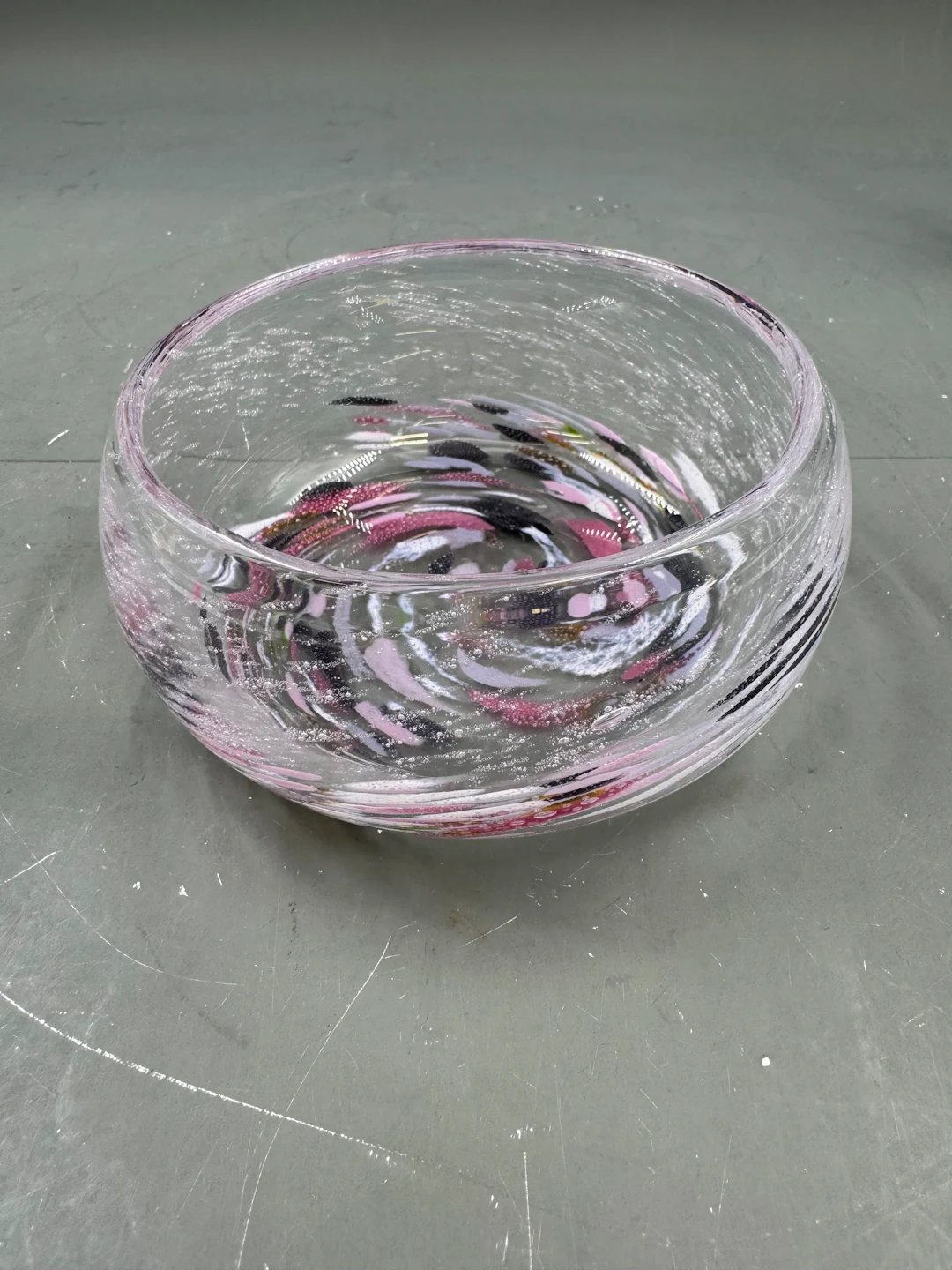 Håndlaget kunstglassbolle