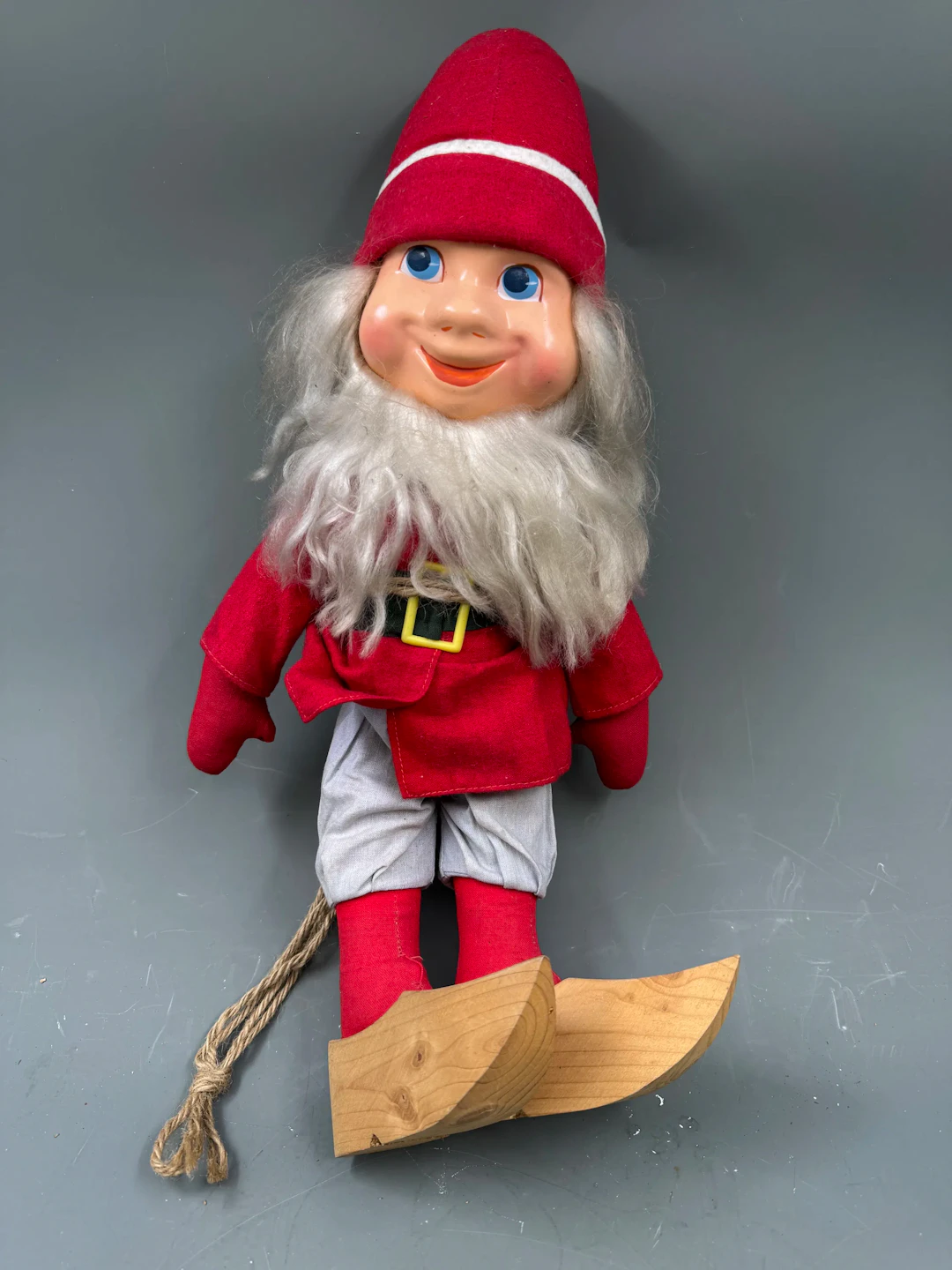 Eldre Nisse med tresko