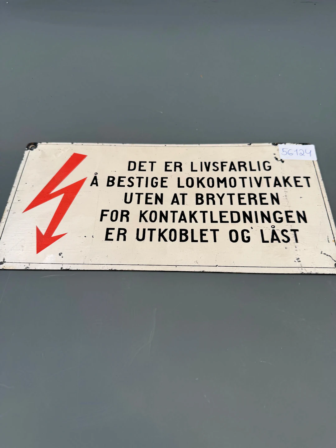 Gmlt Jernbaneskilt artig