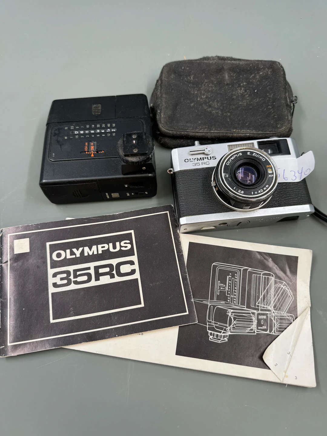Kamera + blitz Olympus 35 rc