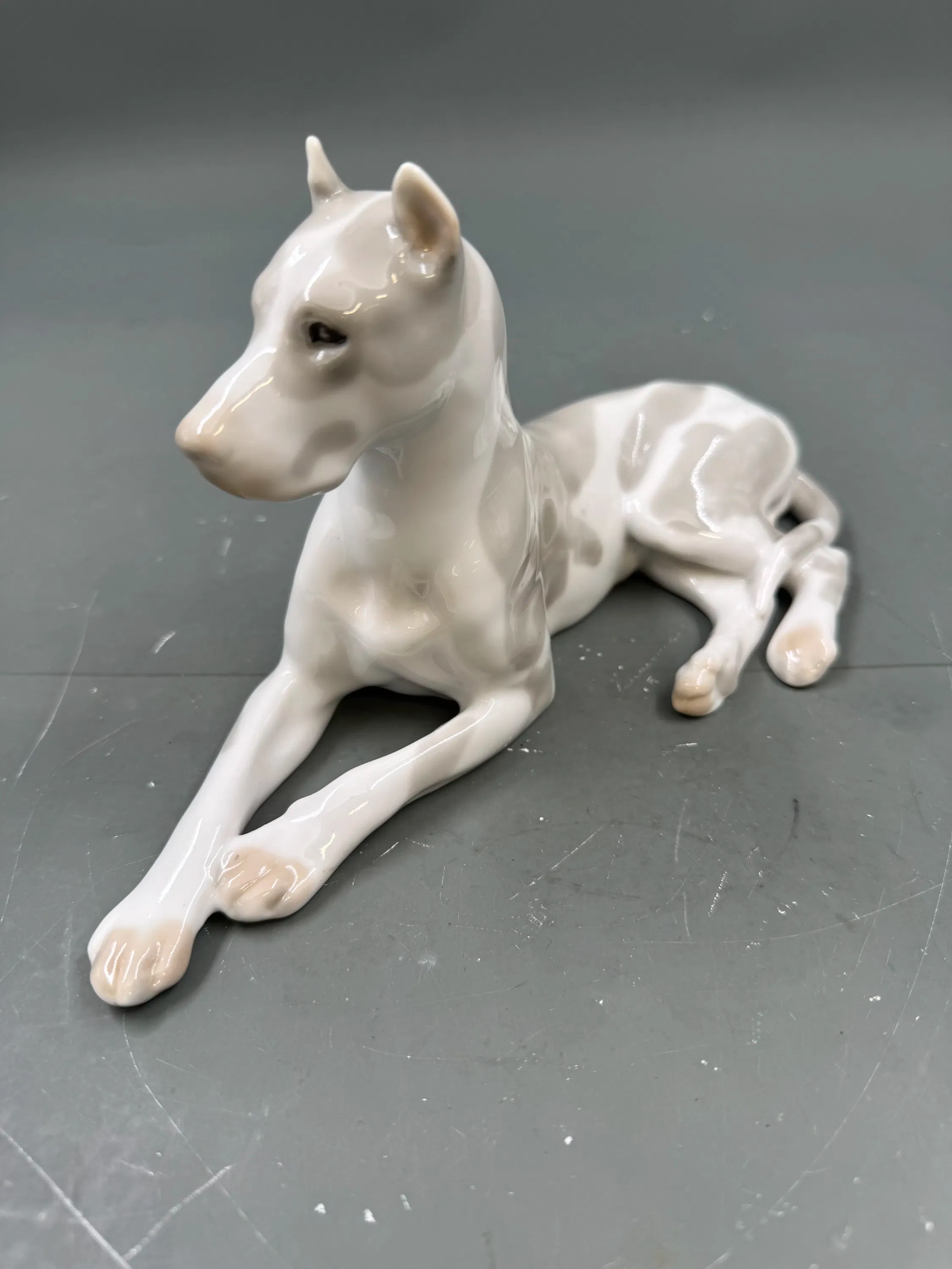 Vintage Porselensfigur liggende Grand Danois