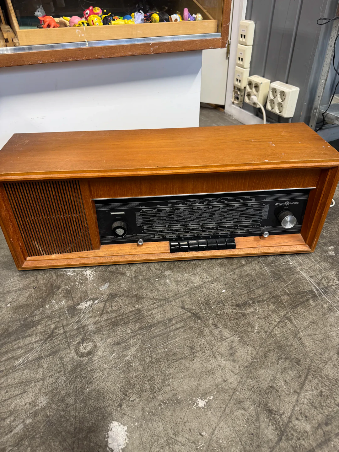 Radionette gammel teak radio