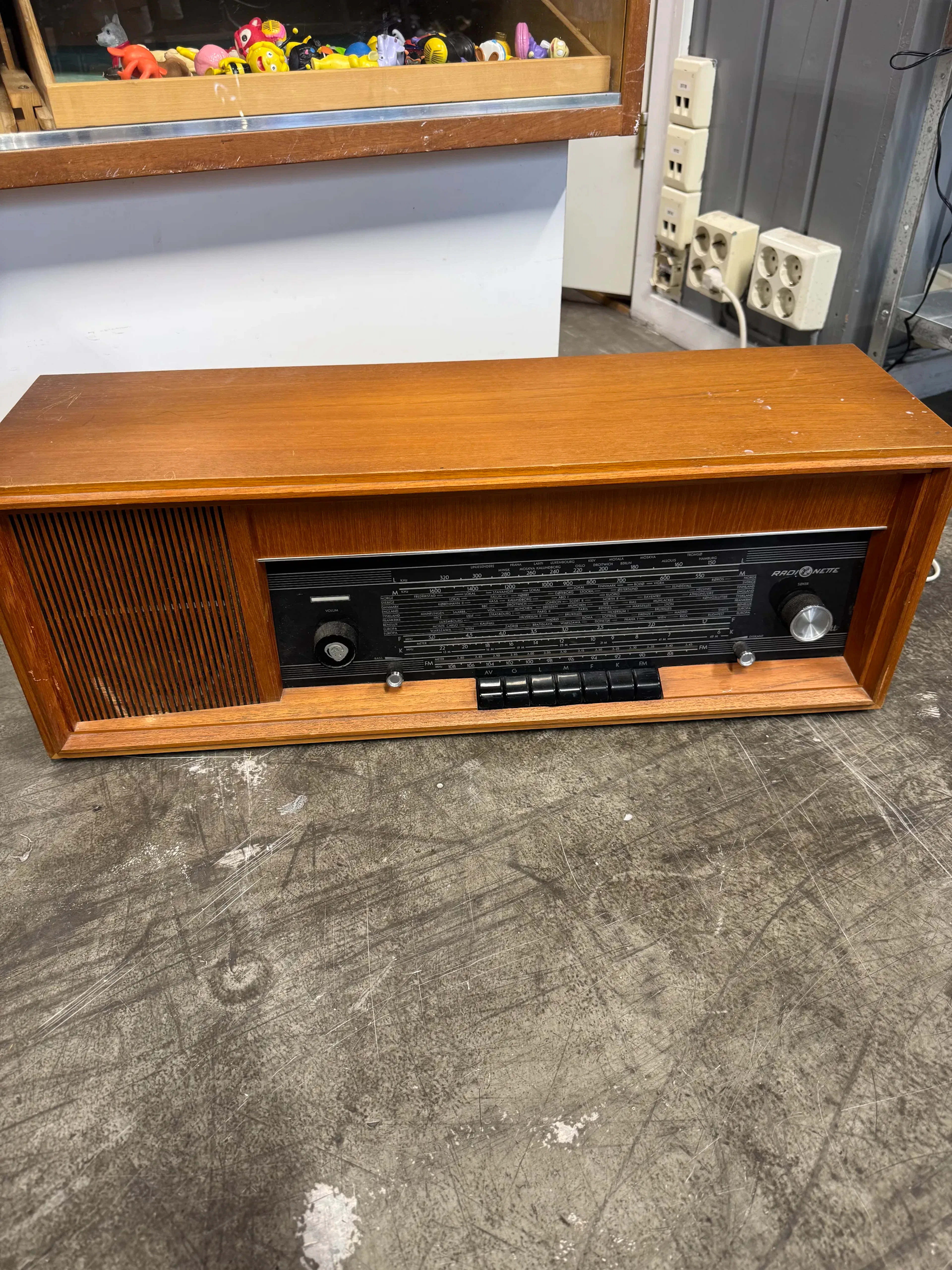 Radionette gammel teak radio