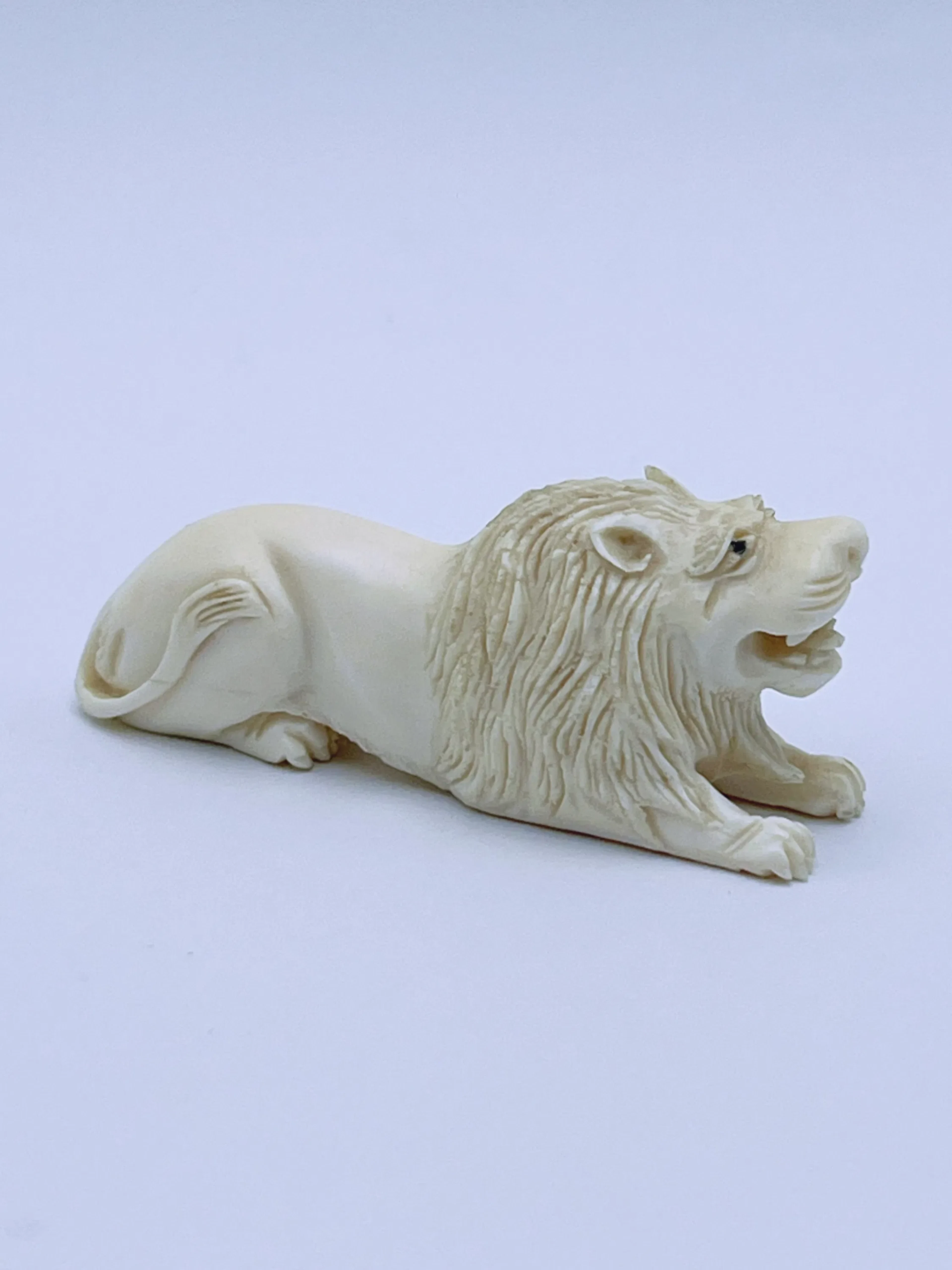Elfenben Figur "Løve"