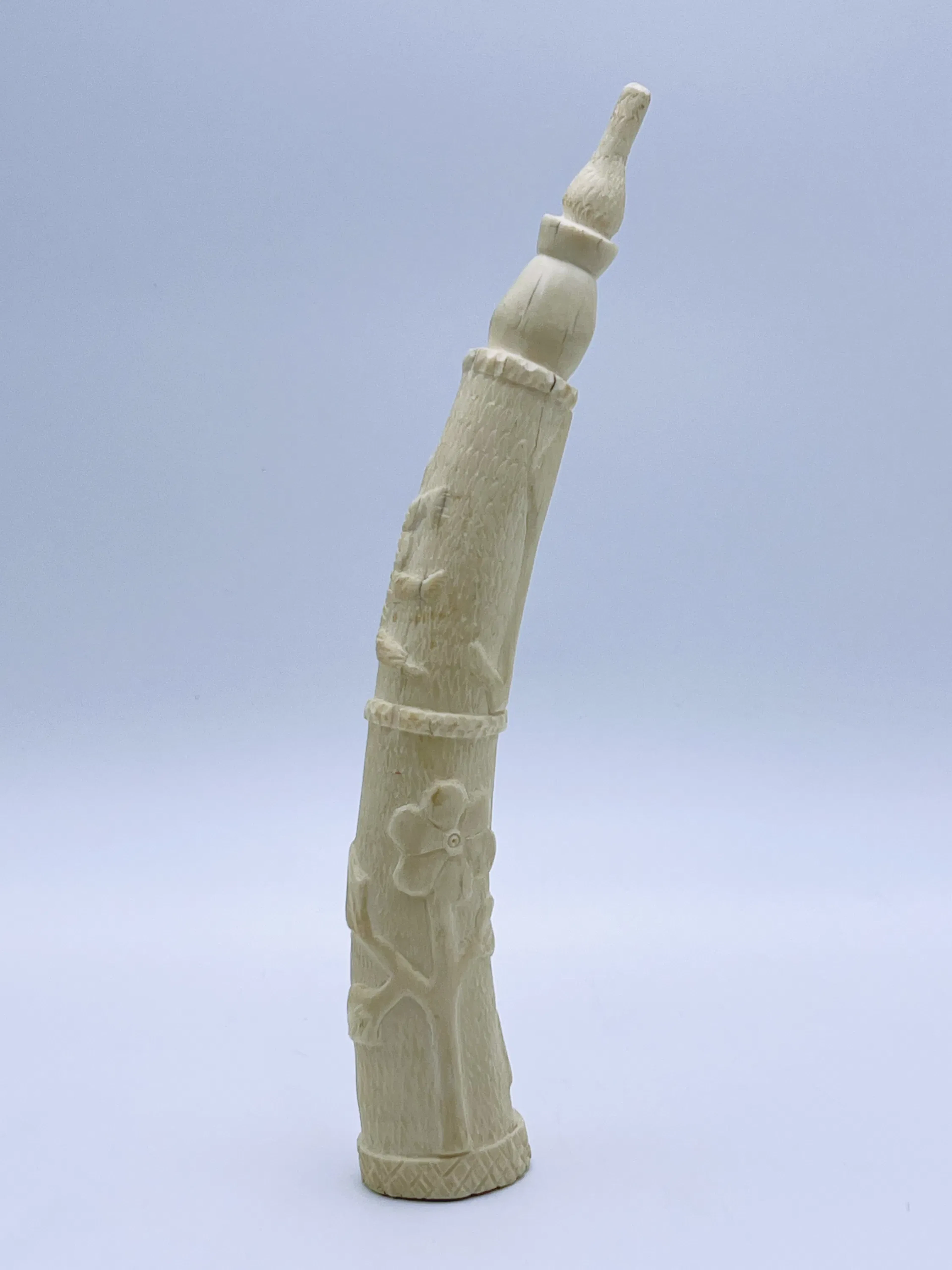 Elfenbenfigur. H 27 cm