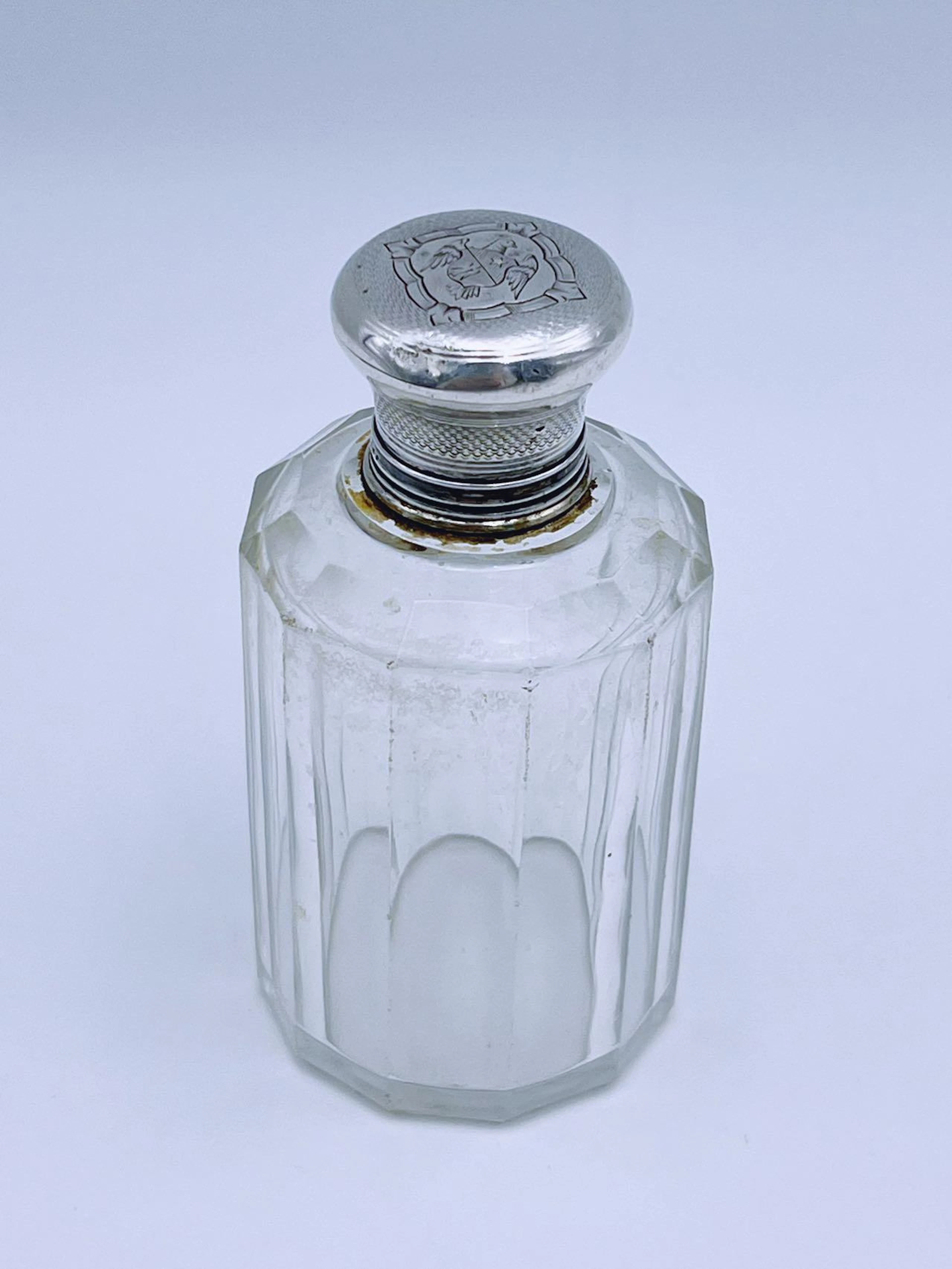 18/1900t Flaske med sølvlokk