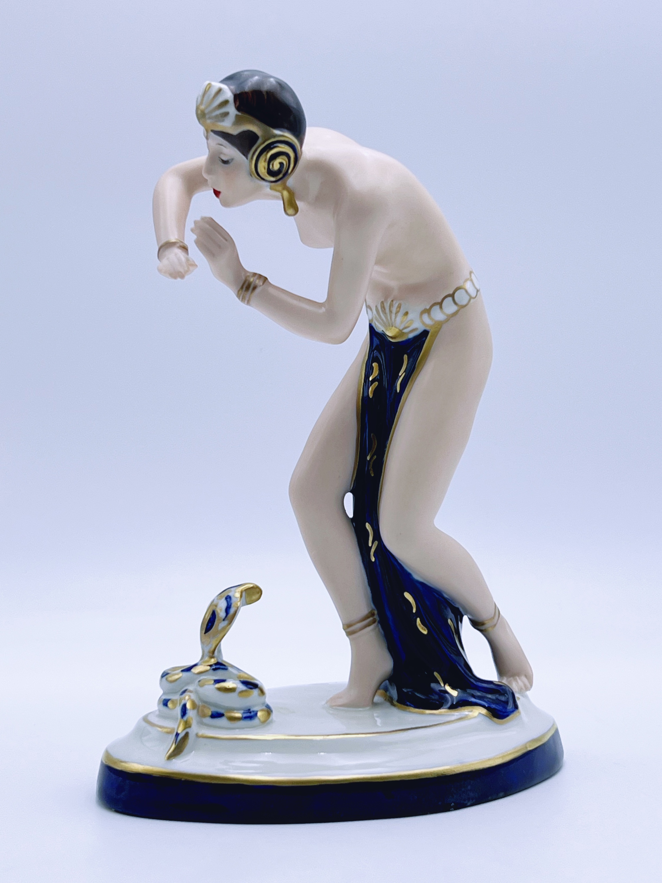 Royal DUX "Slangebesvergeren" Figurine