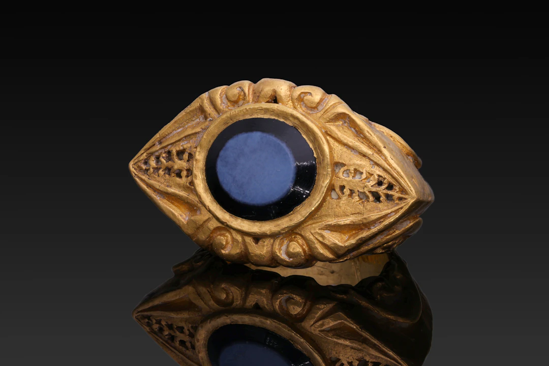 MASSIVE ROMAN IMPERIAL OPENWORK GOLD RING WITH AGATE GEM