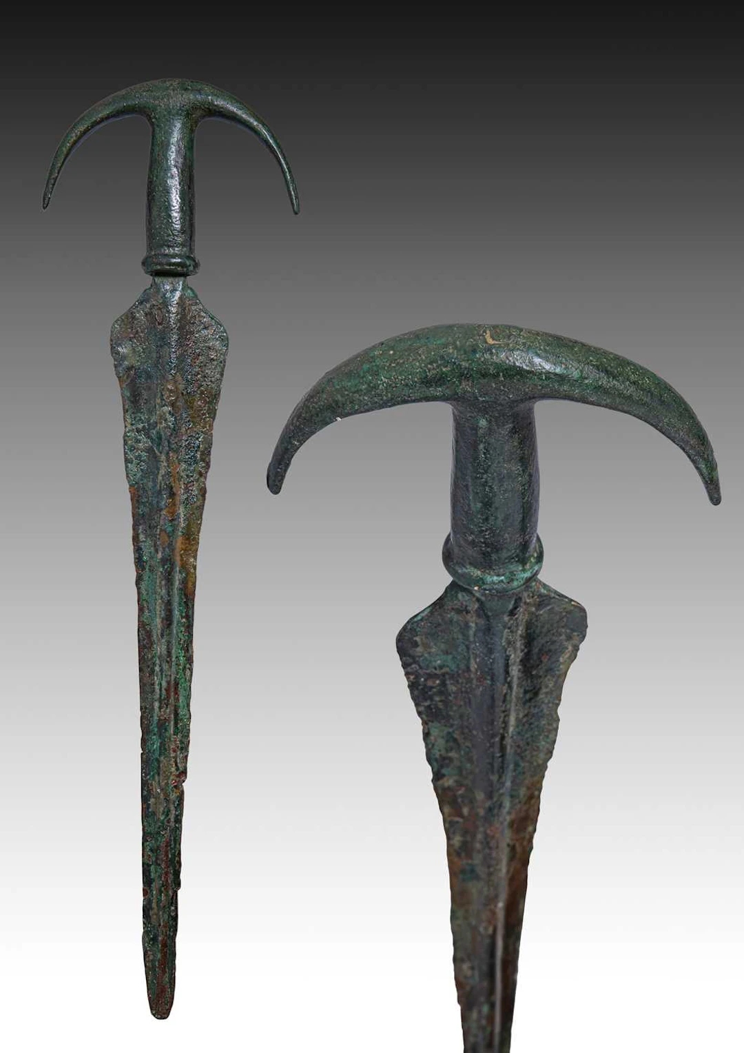 HITTITE BRONZE SHORT SWORD WITH LUNATE POMMEL