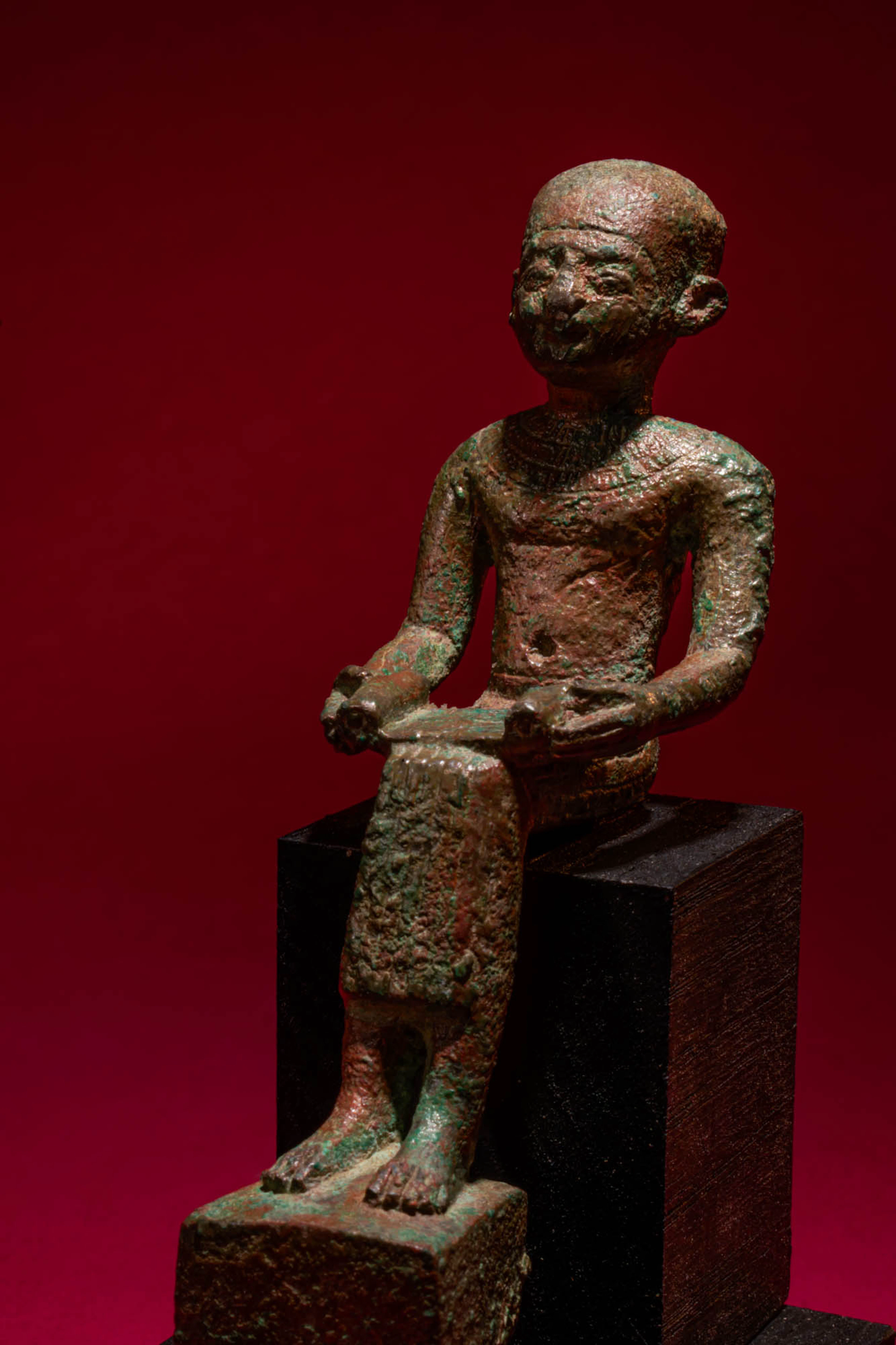 EGYPTIAN BRONZE FIGURINE OF DEIFIED ARCHITECT IMHOTEP