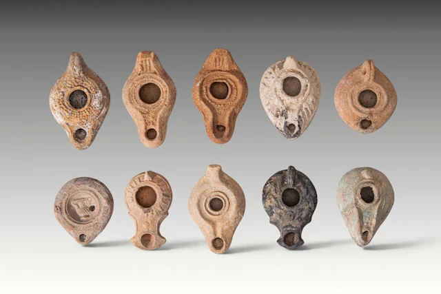 COLLECTION OF ROMAN TERRACOTTA OIL LAMPS