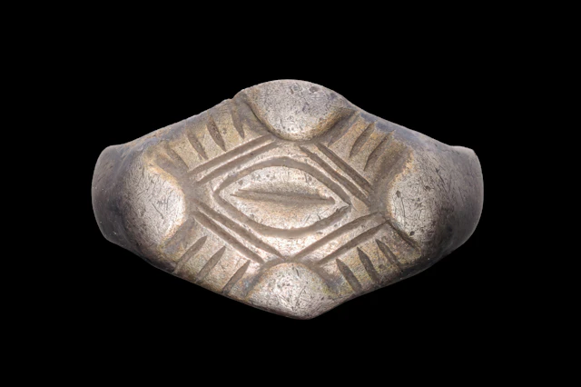 VIKING SILVER RING WITH ENGRAVED DECORATION