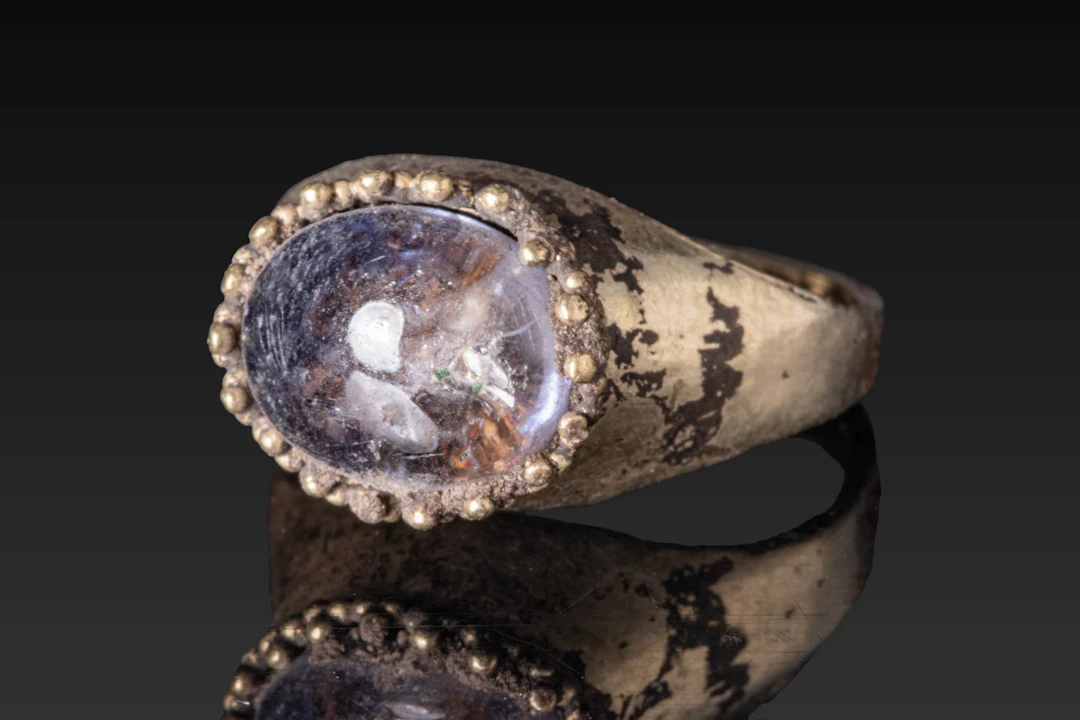 BYZANTINE RING WITH SAPPHIRE CABOCHON