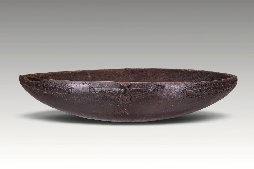LARGE PAPUA NEW GUINEA TAMI ISLAND BOWL